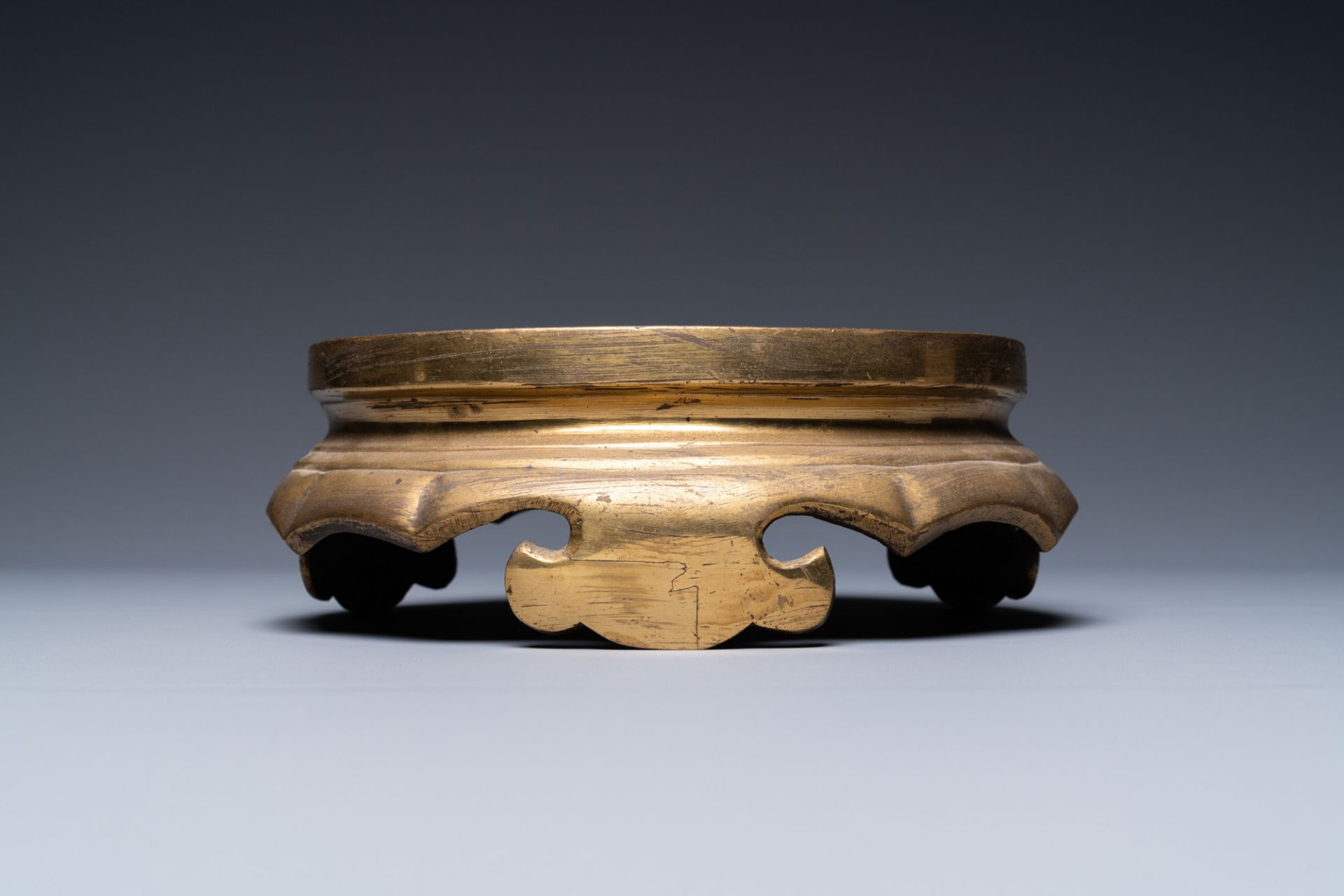 A bronze stand, a weapon and a figurative ornament, China and Vietnam, 19/20th C. - Image 6 of 13