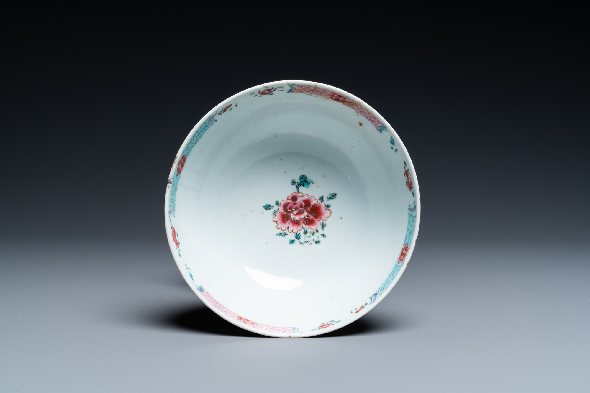 A collection of Chinese famille rose tea wares, Yongzheng/Qianlong - Image 22 of 29