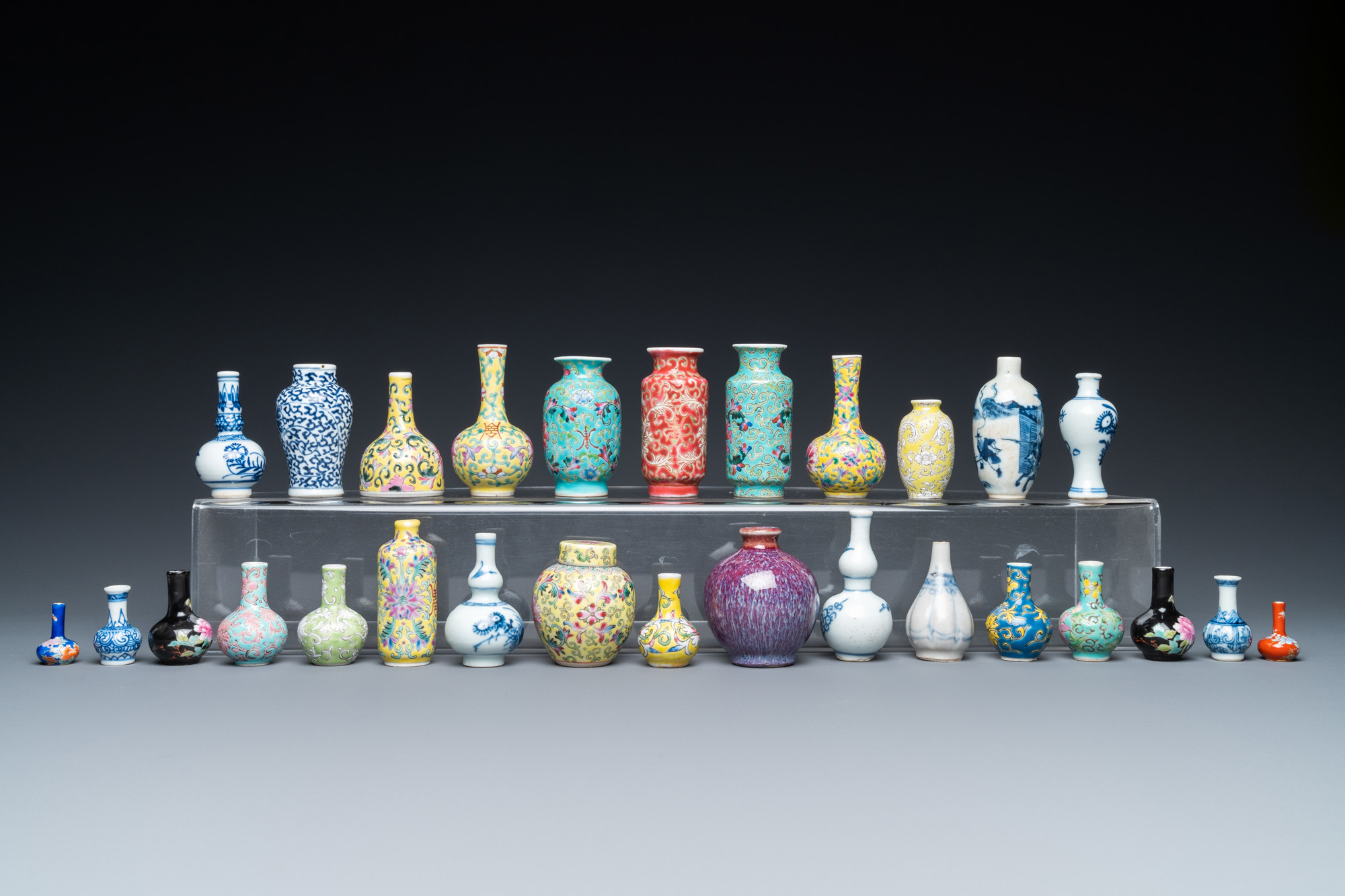 Twenty-eight Chinese blue and white and famille rose minature vases, Kangxi and later - Image 6 of 8