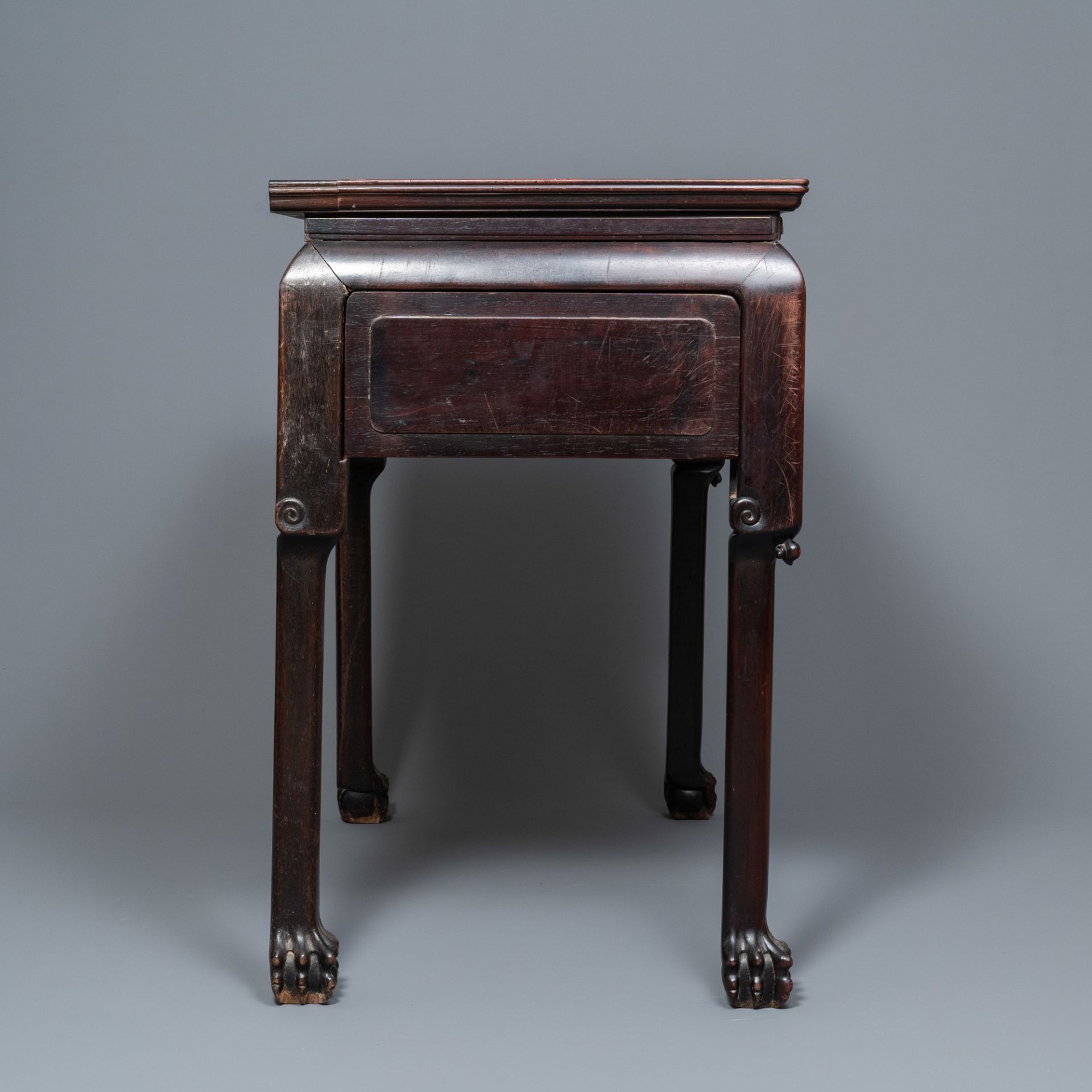 A Chinese wooden marble top table, 19/20th C. - Image 2 of 11
