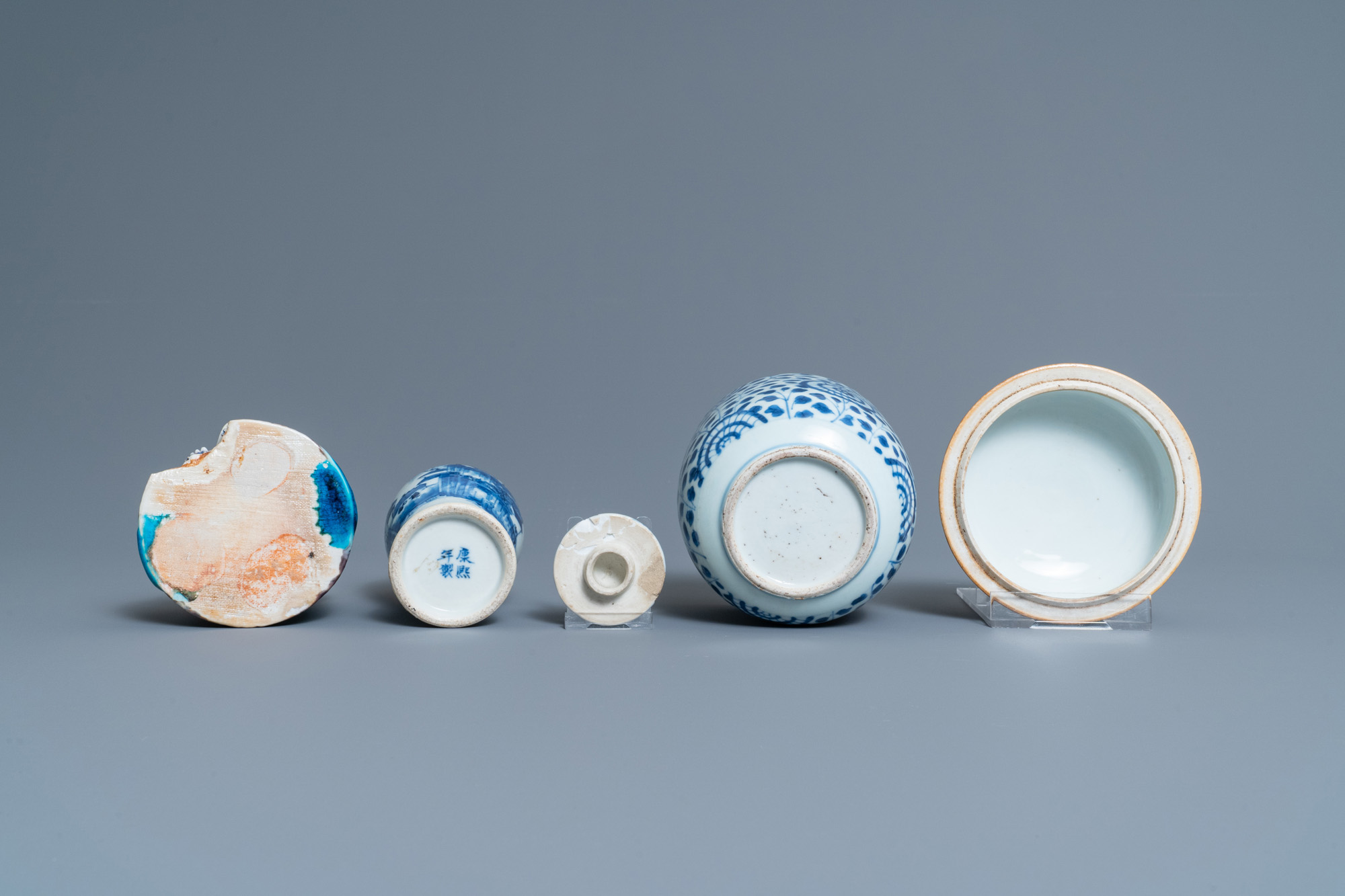 A varied collection of Chinese porcelain, Kangxi and later - Image 13 of 19
