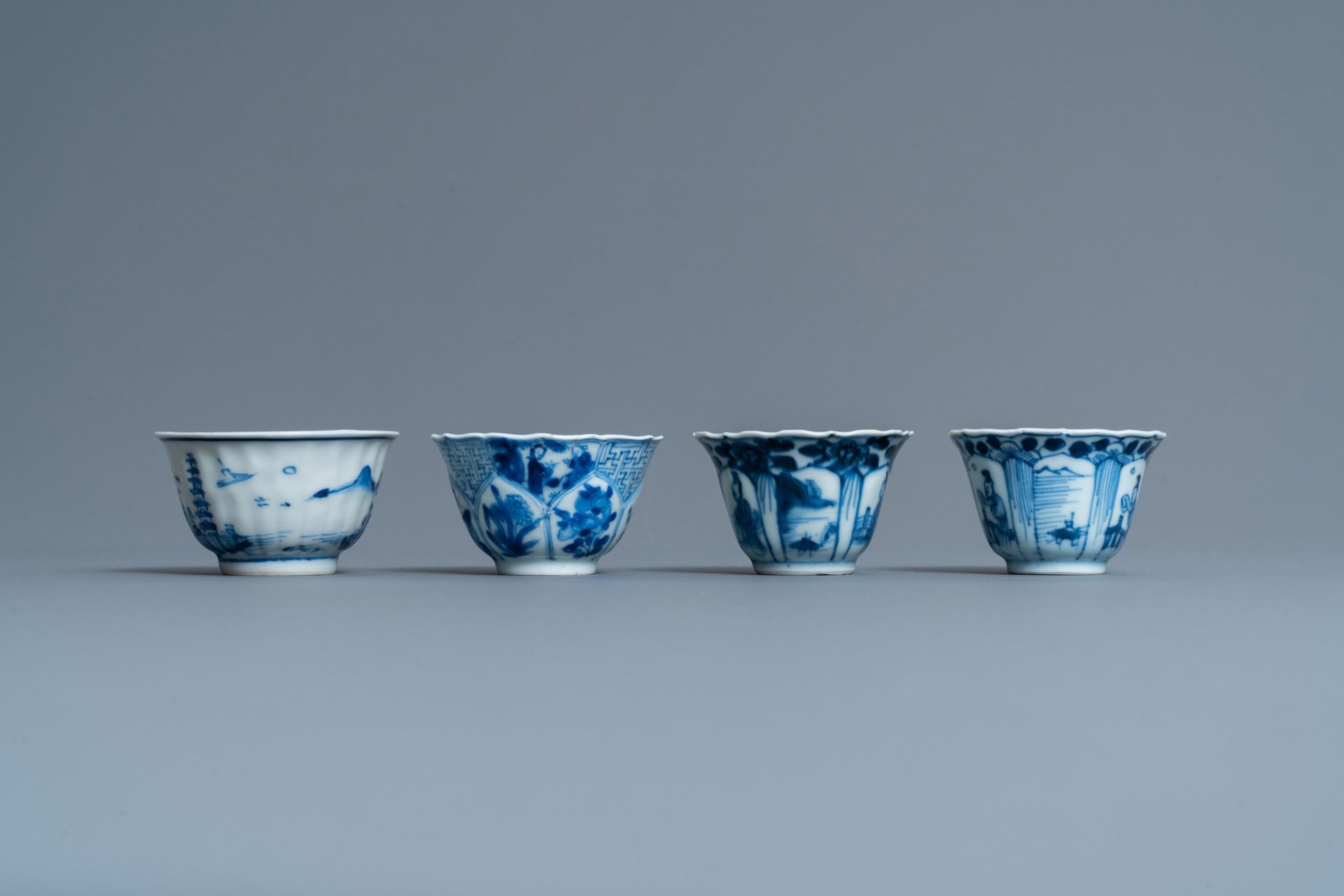 Twenty-one Chinese blue and white saucers and eighteen cups, Kangxi - Image 10 of 17