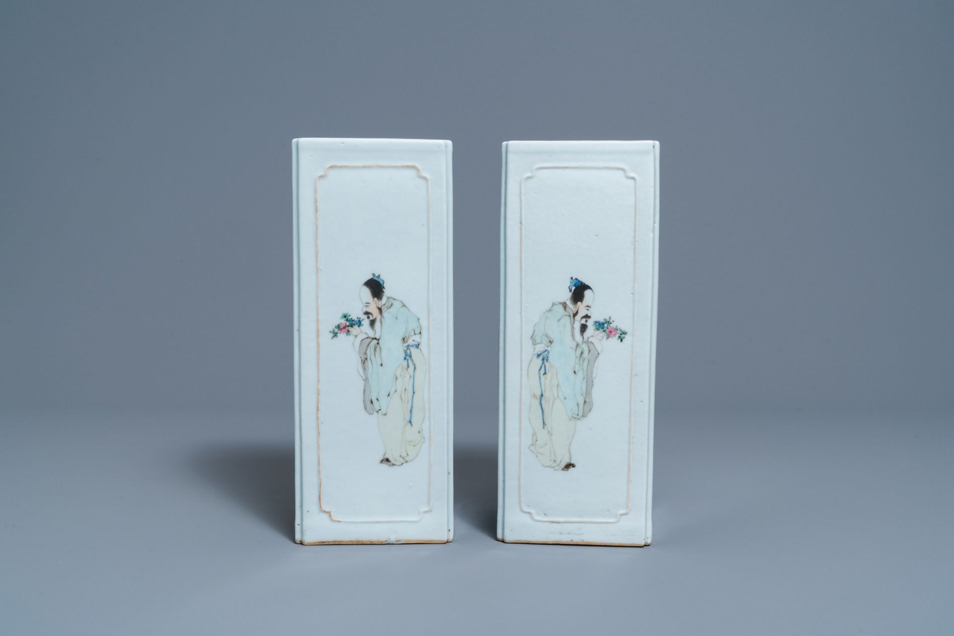 A pair of square Chinese qianjiang cai hat stands, 19/20th C. - Image 5 of 8