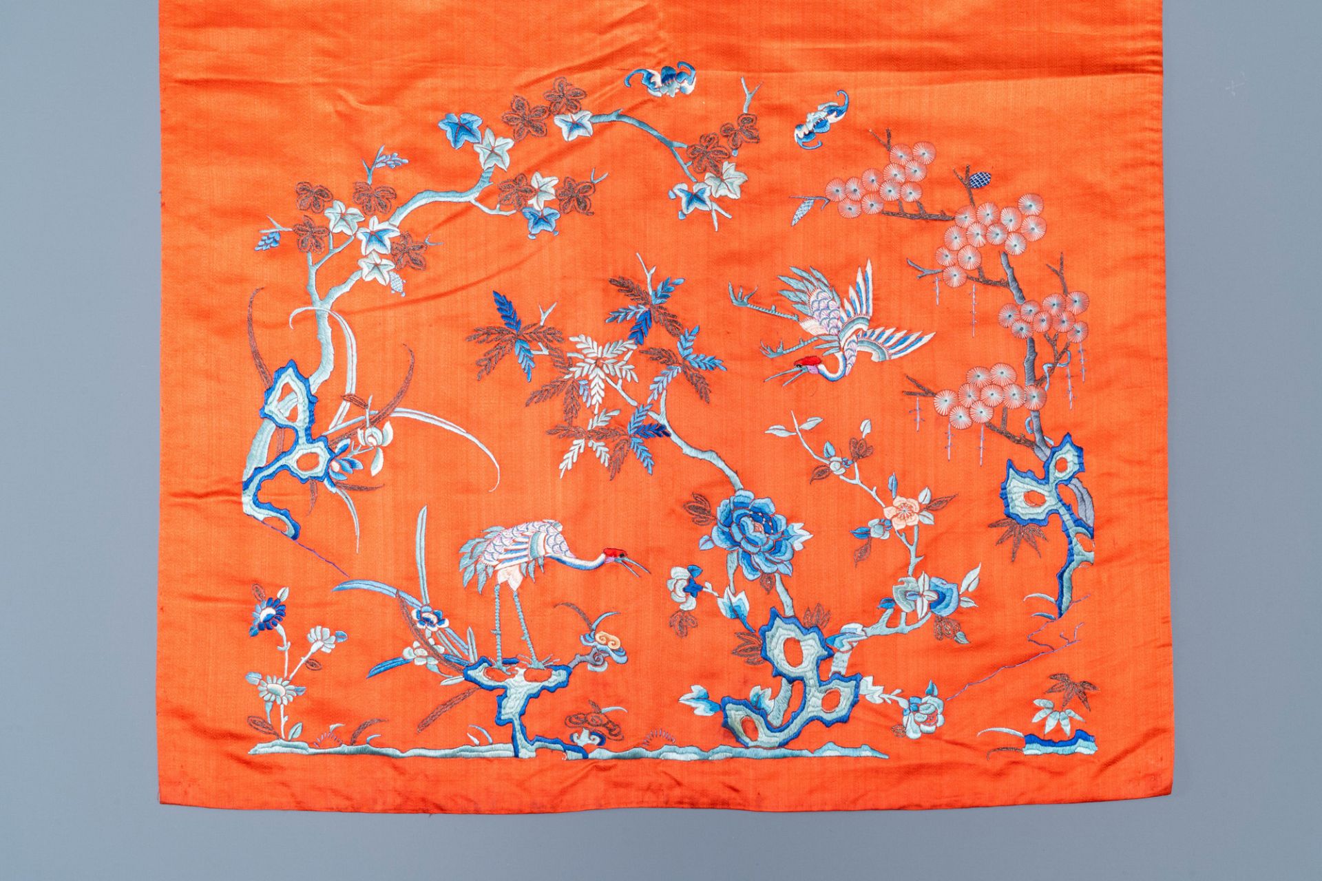 Three Chinese embroidered silk panels with elephants and buddhist lions, 19th C. - Bild 15 aus 20