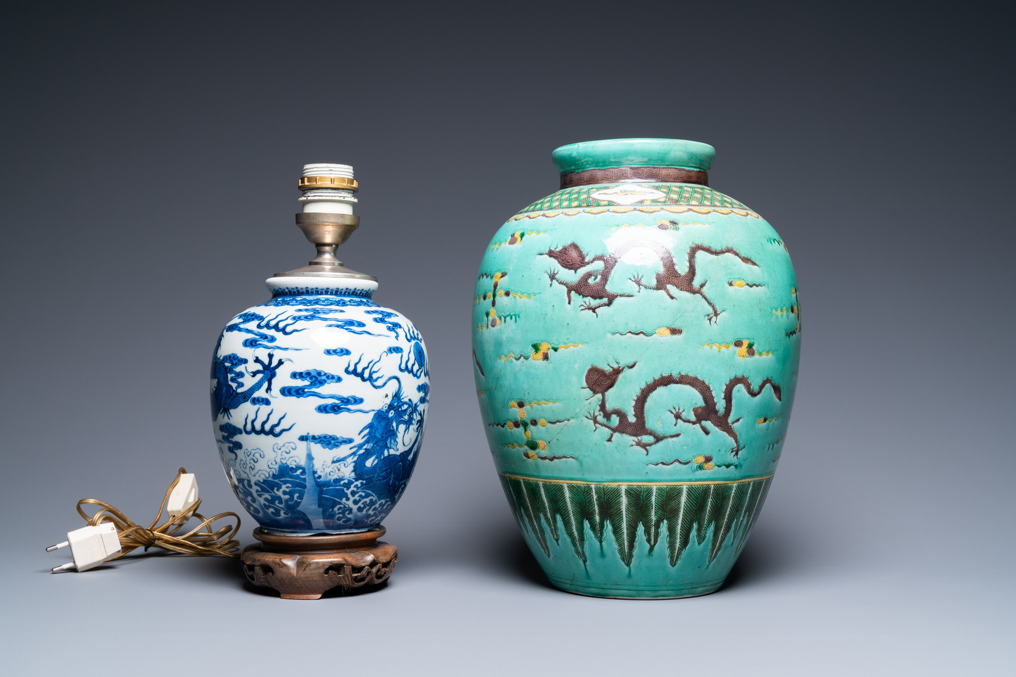 Two Chinese blue and white and famille verte dishes and two vases, Kangxi and later - Image 5 of 9
