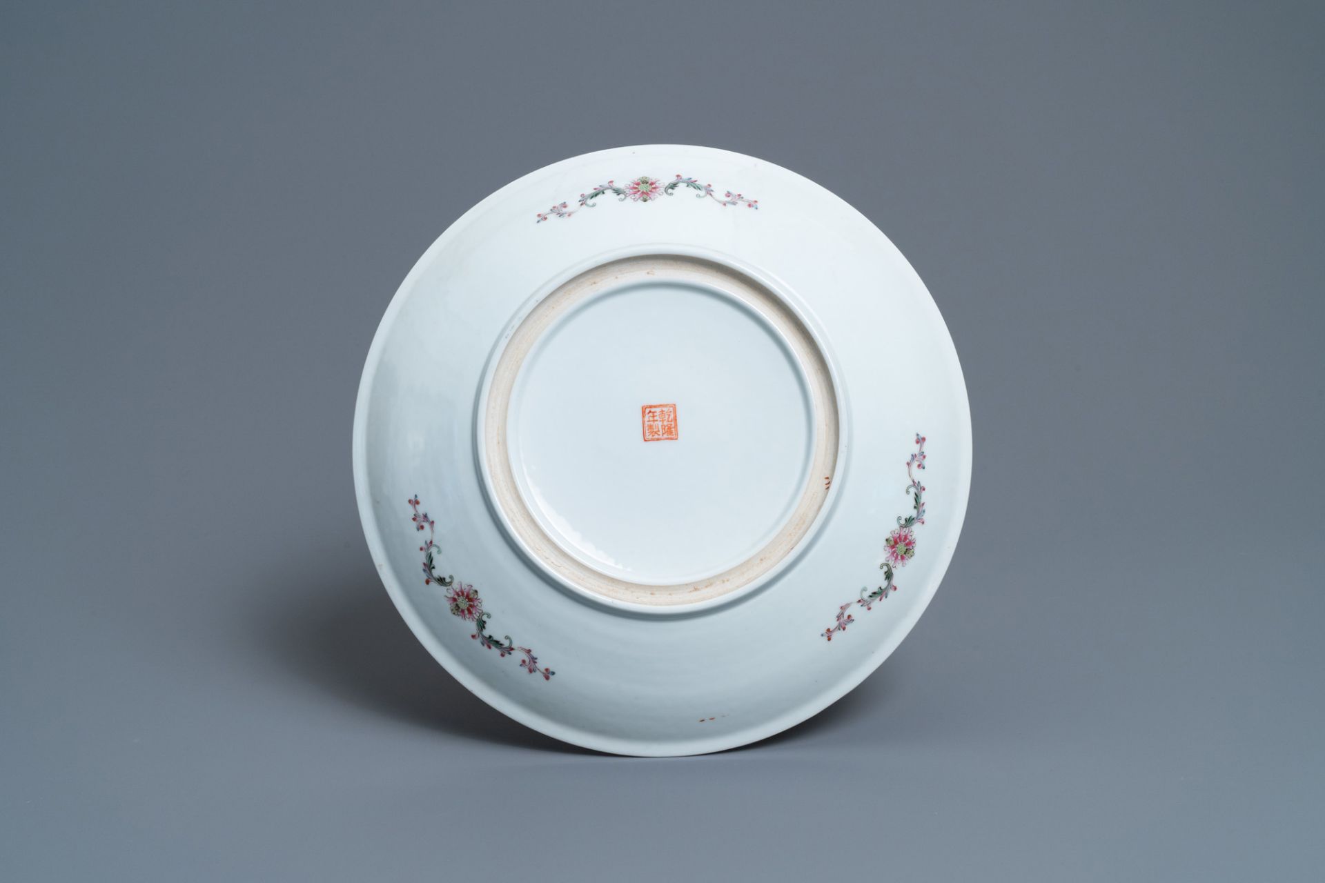 A varied collection of Chinese porcelain, 18/20th C. - Image 3 of 11
