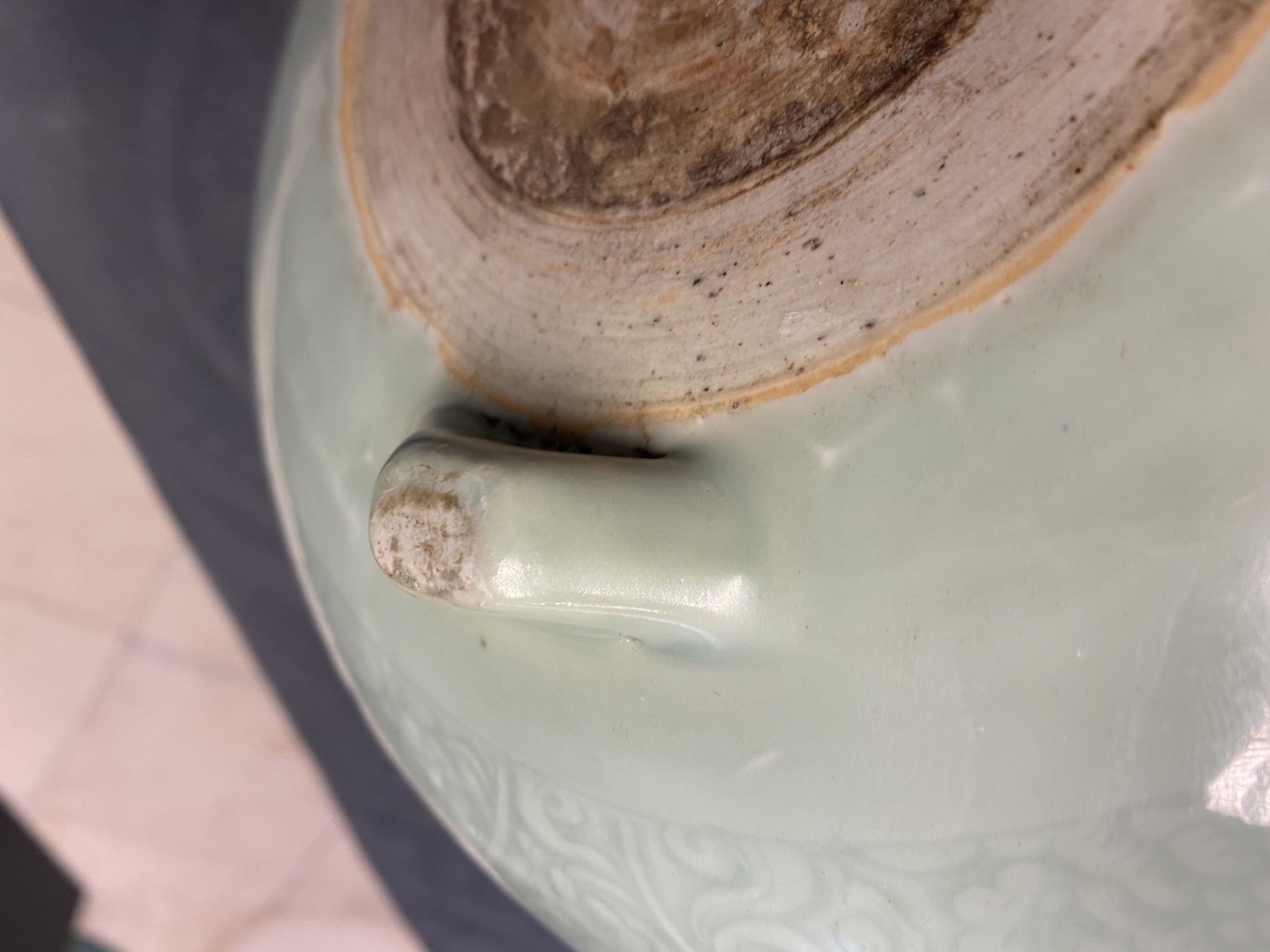 A Chinese celadon-glazed tripod censer with incised underglaze design, Kangxi - Image 12 of 26