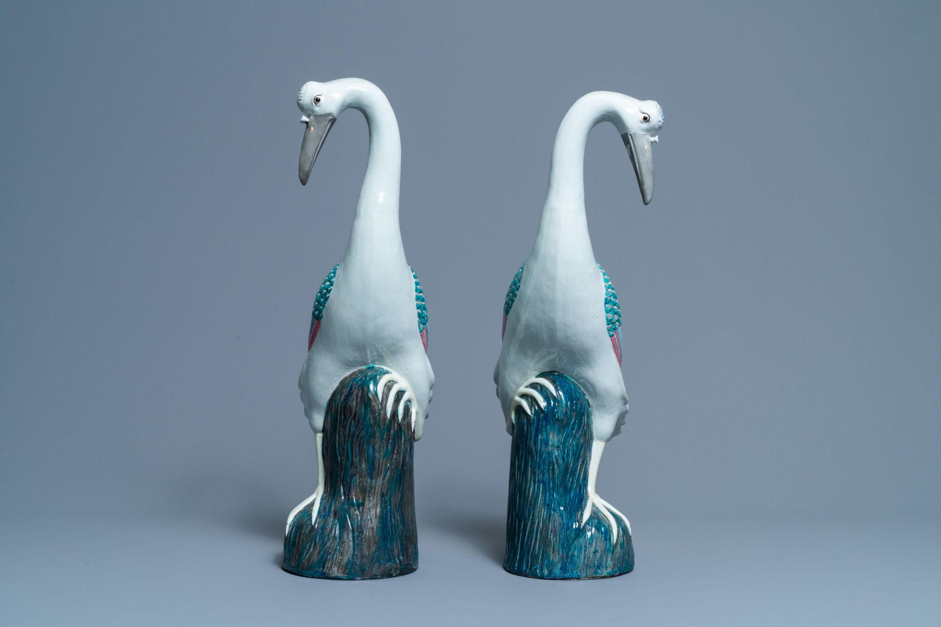 A pair of large Chinese famille rose models of cranes, 20th C. - Image 3 of 7