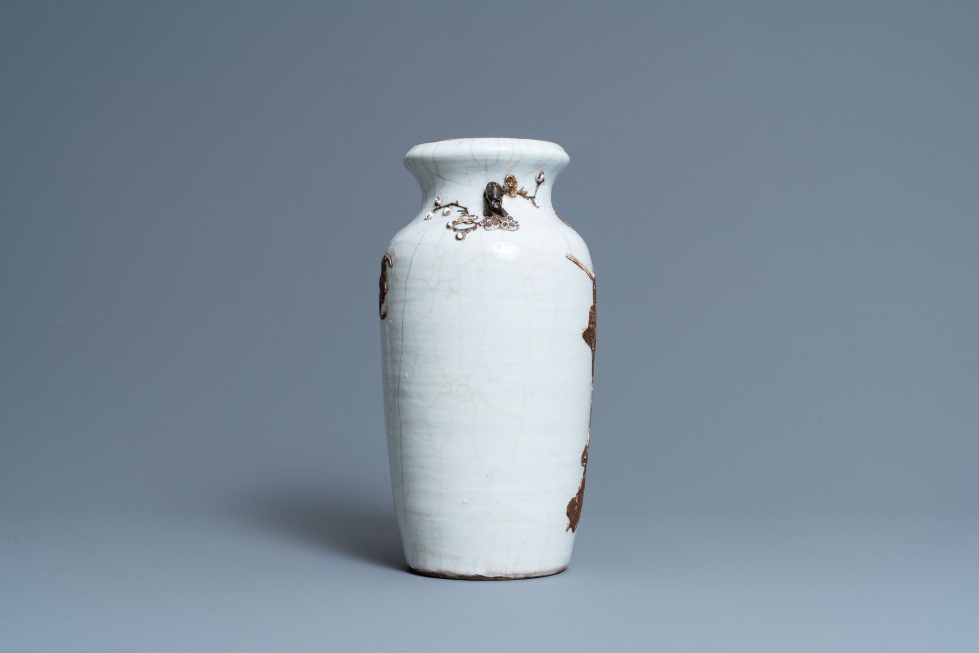 A Chinese Nanking crackle-glazed 'Li Tieguai' vase, Qianlong mark, 19th C. - Image 2 of 6