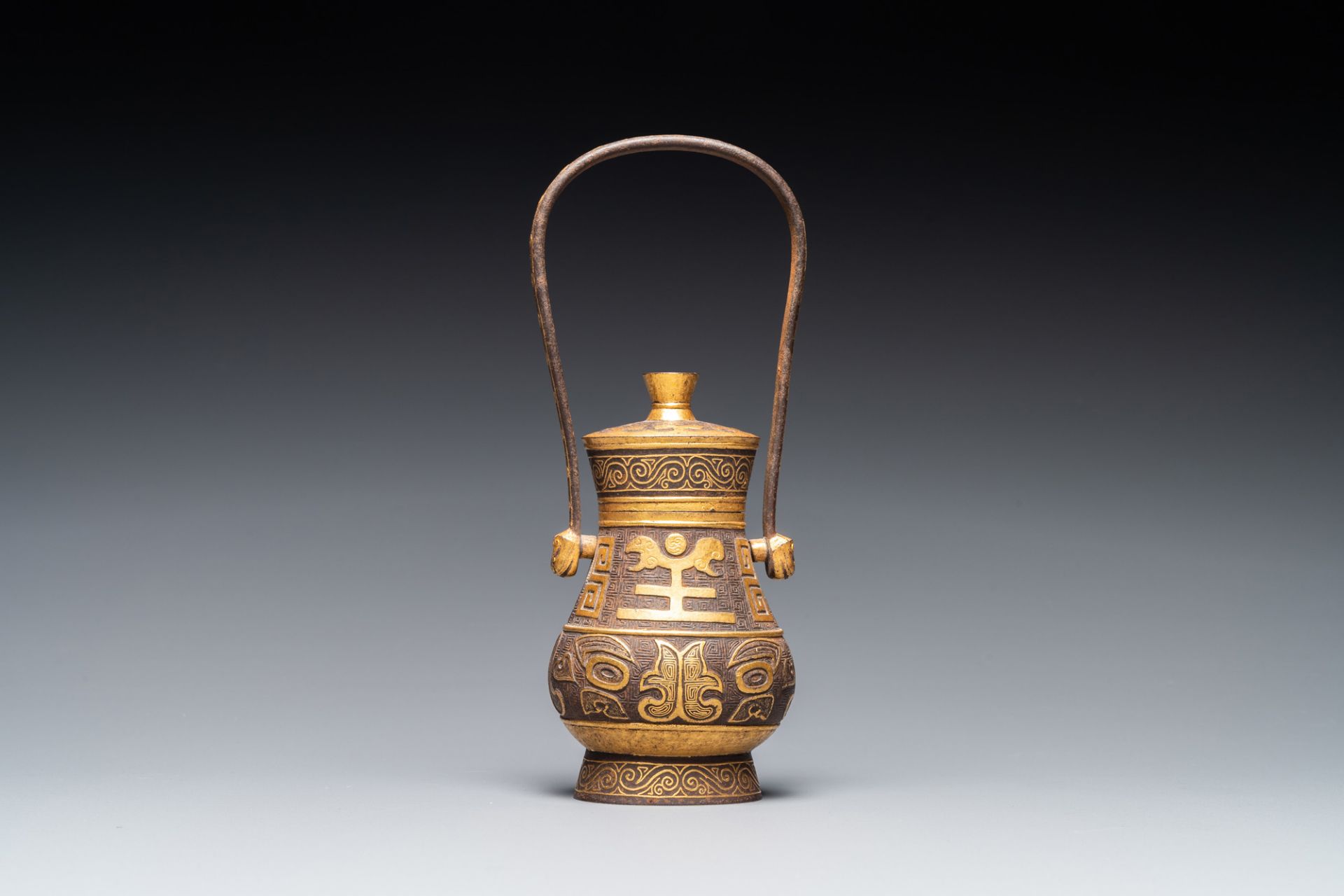 A Chinese gold-leaf-decorated cast iron vase and cover, probably 19th C. - Image 4 of 7