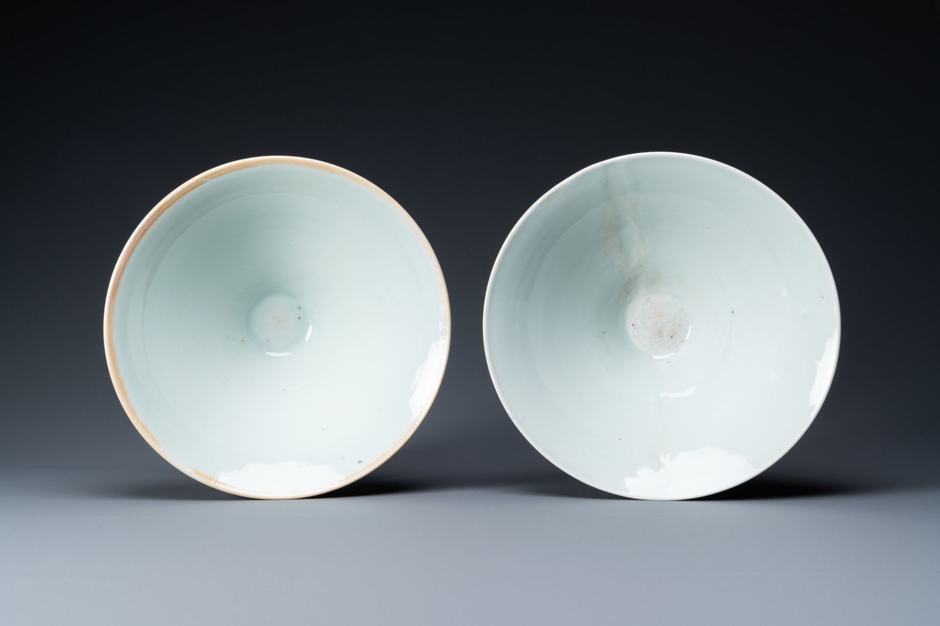 A pair of Chinese blue and white bowls and a famille verte vase, 19th C. - Image 12 of 13