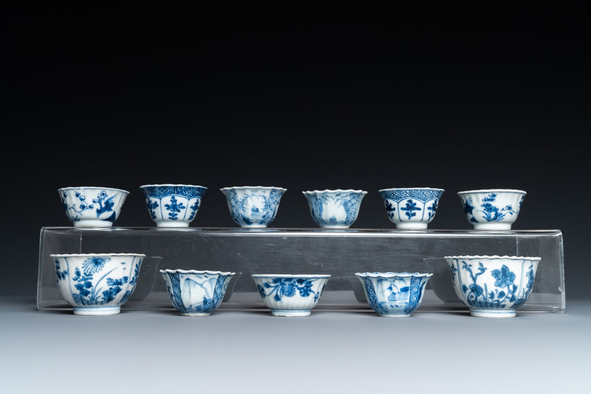 Twenty-three Chinese blue and white saucers and seventeen cups, Kangxi - Image 8 of 17