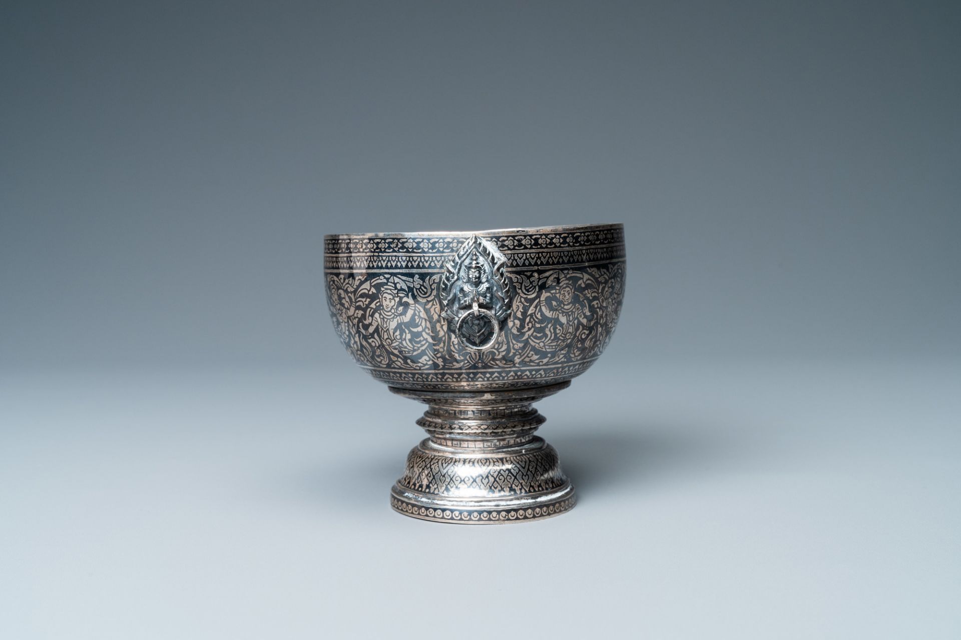 A Thai niello silver 'Thom Ngoen' bowl, 19/20th C. - Image 5 of 7