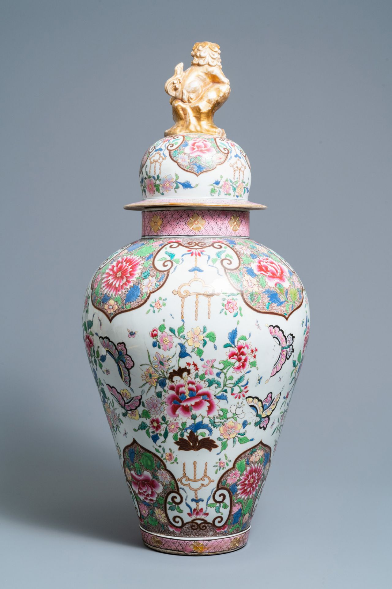 A large famille rose-style vase and cover, Samson, France, 19th C. - Image 4 of 20