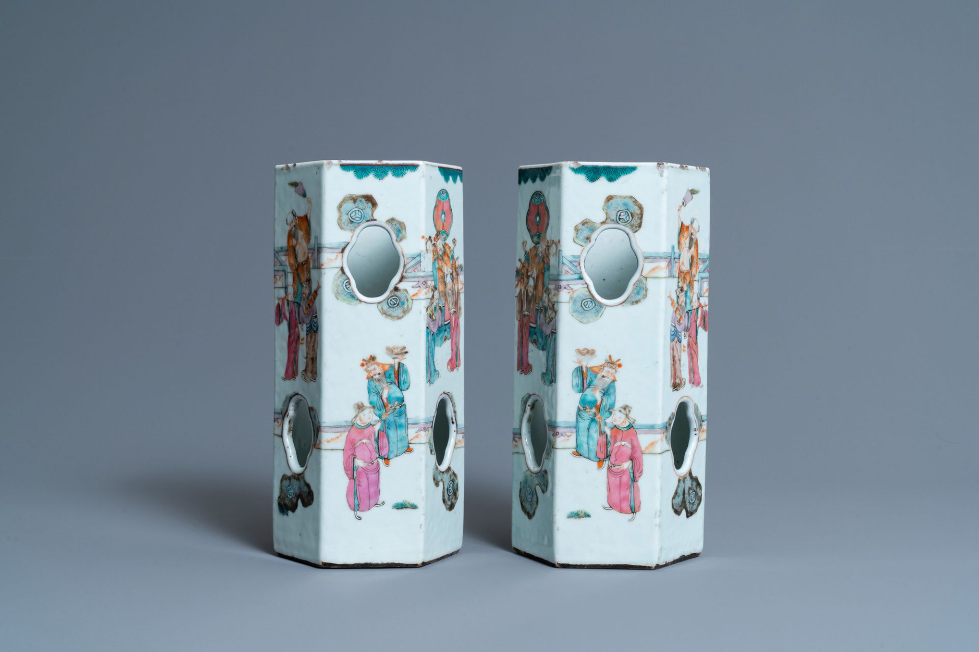 A pair of reticulated Chinese famille rose hat stands, 19th C. - Image 3 of 6