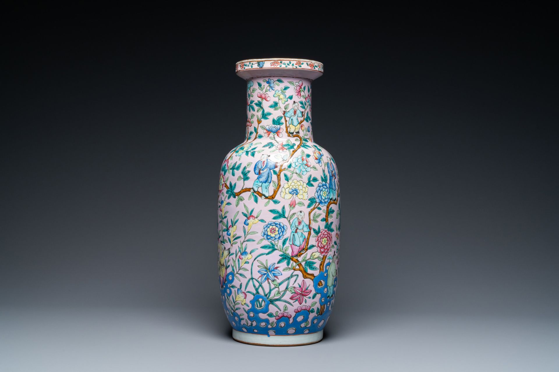 A Chinese pink-ground famille rose rouleau vase, 19th C. - Image 2 of 6