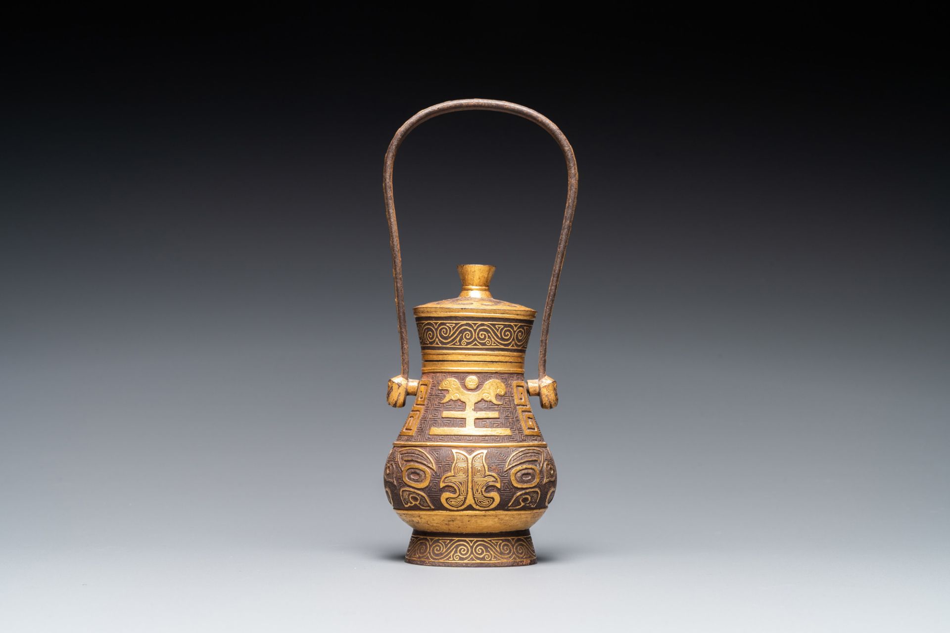 A Chinese gold-leaf-decorated cast iron vase and cover, probably 19th C. - Image 2 of 7