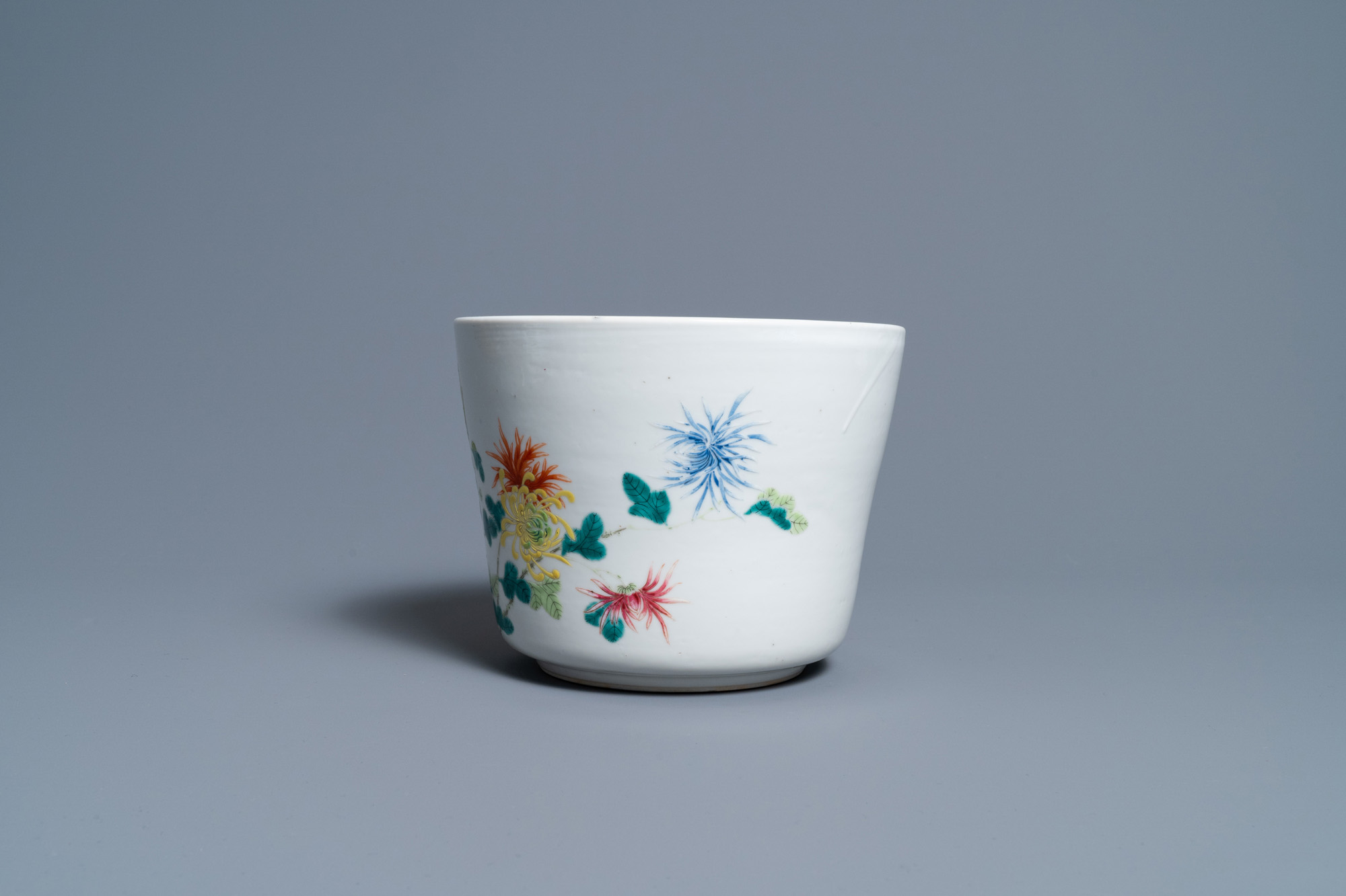 A varied collection of Chinese famille rose and blue and white wares, 18/19th C. - Image 10 of 14