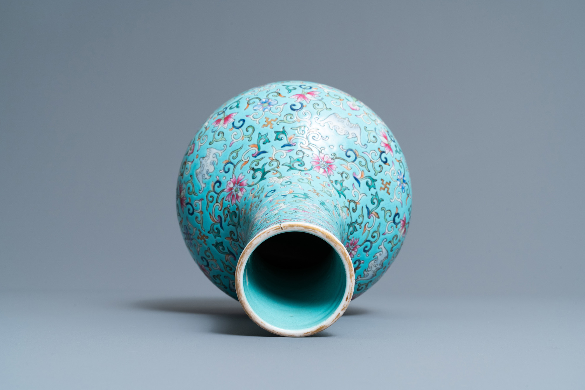A Chinese famille rose turquoise-ground bottle vase, Qianlong mark, 19th C. - Image 5 of 6