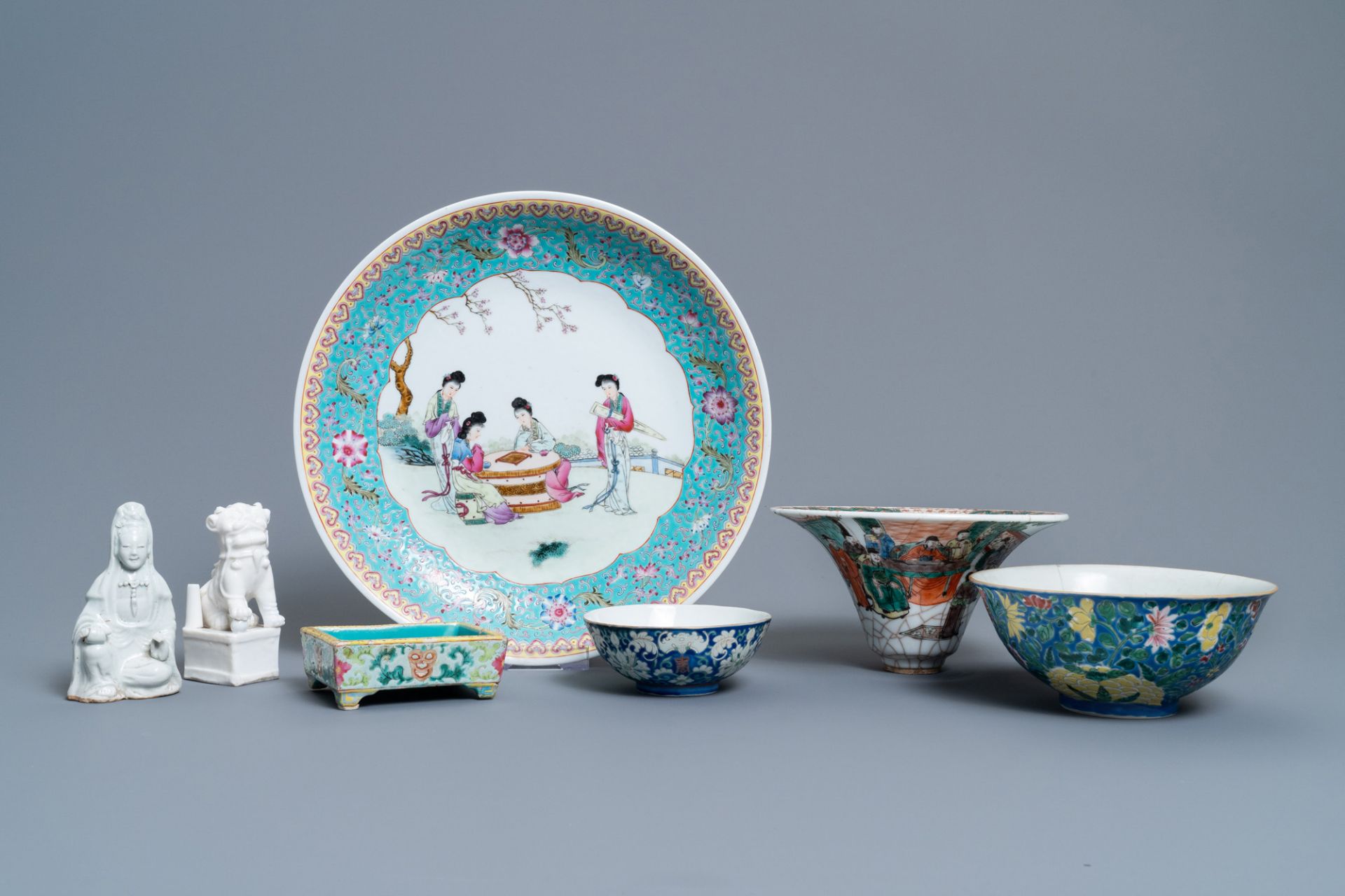 A varied collection of Chinese porcelain, 18/20th C.