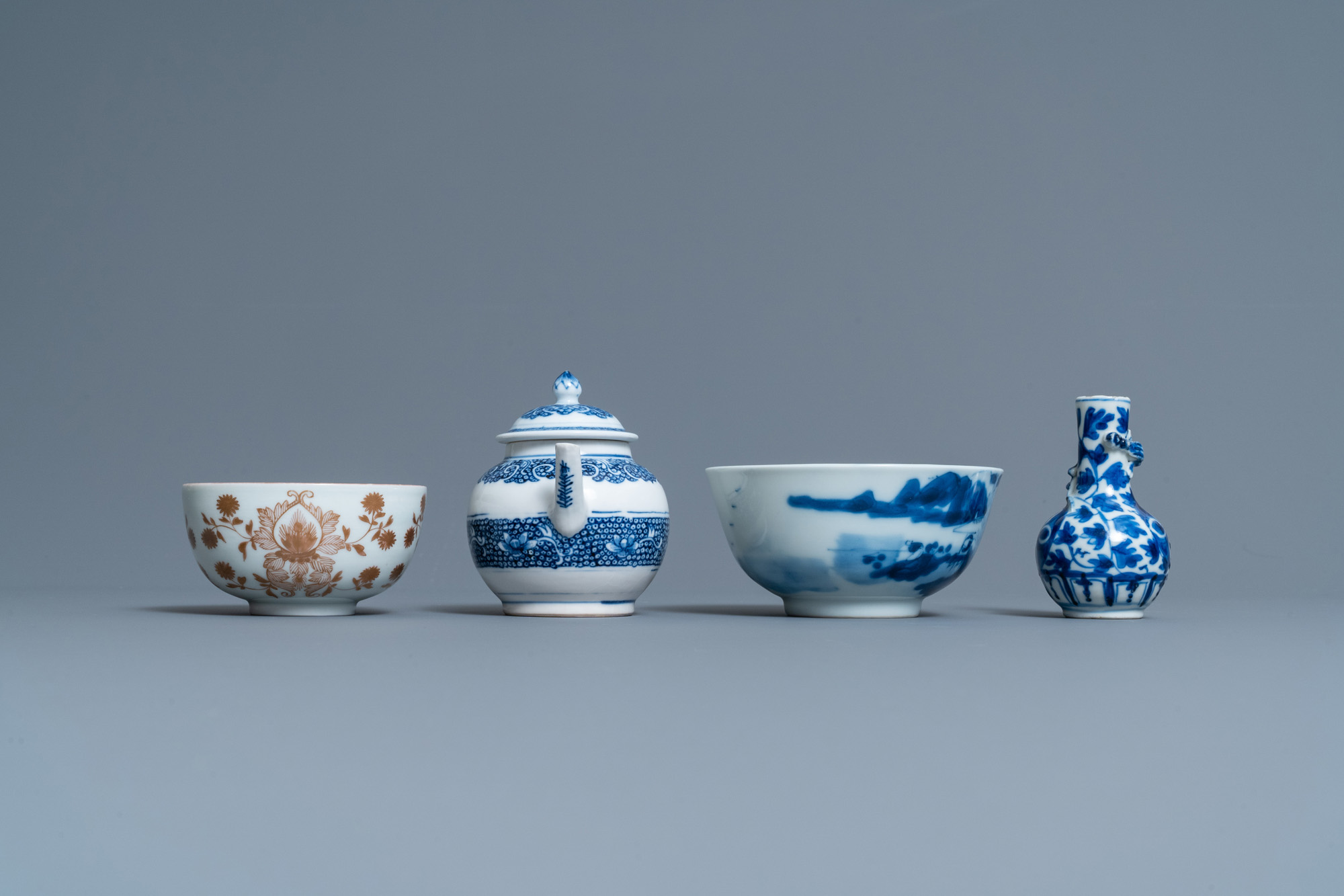 A varied collection of Chinese porcelain, Kangxi and later - Image 15 of 19
