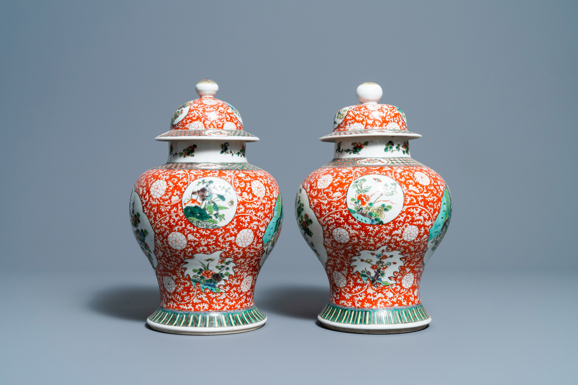 A pair of Chinese famille verte vases and covers, 19/20th C. - Image 2 of 6