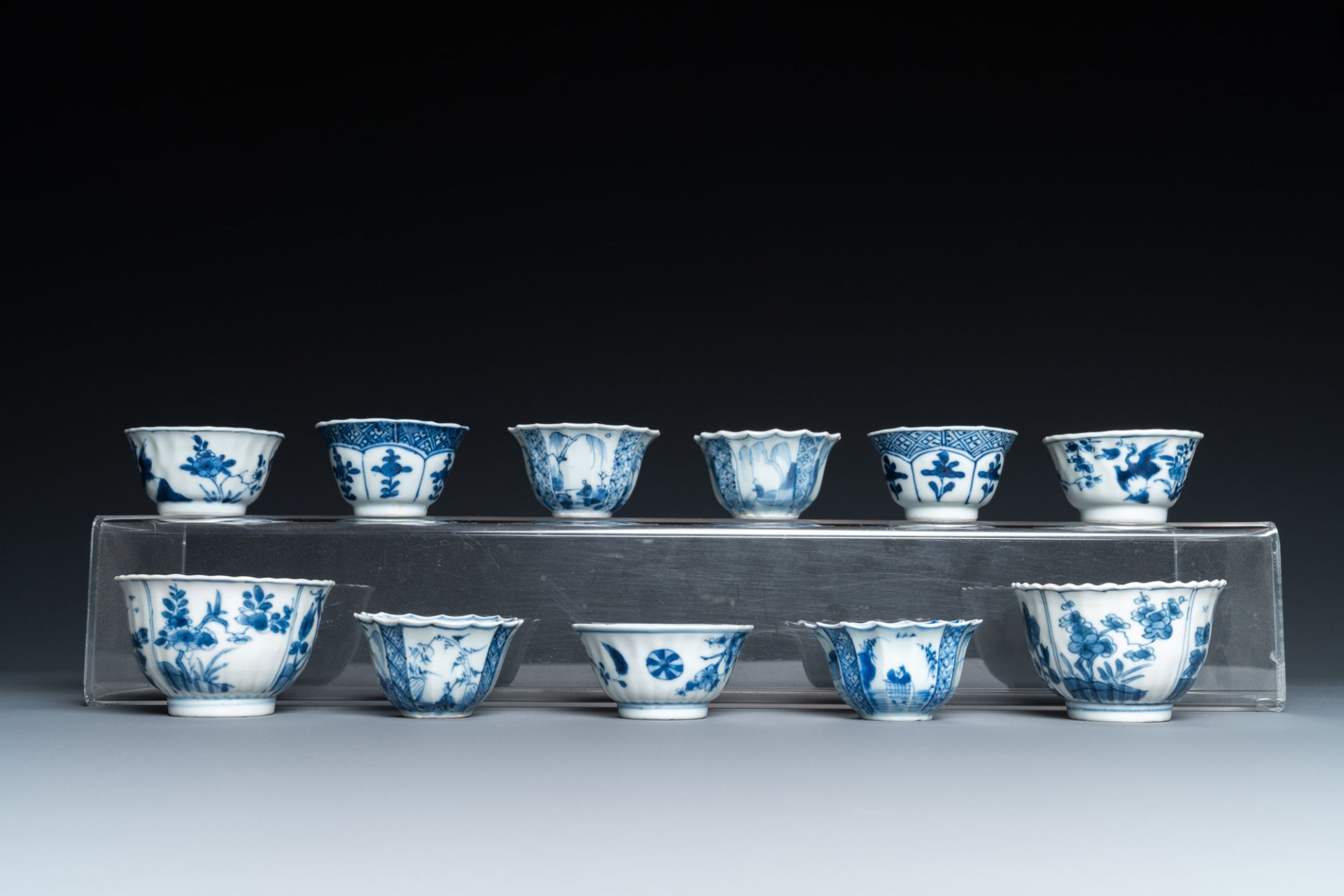 Twenty-three Chinese blue and white saucers and seventeen cups, Kangxi - Image 9 of 17