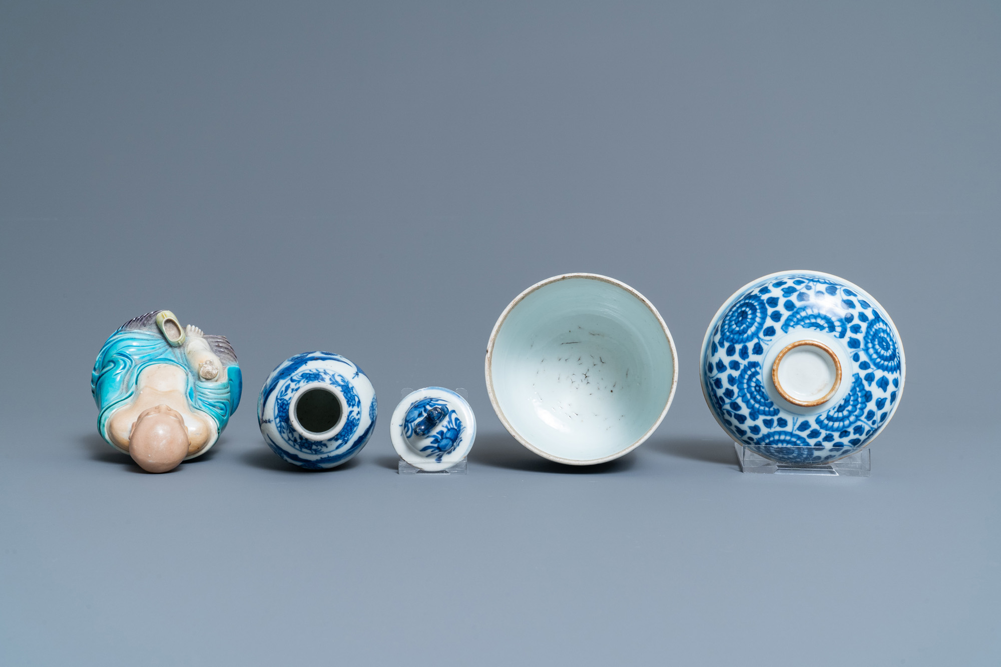 A varied collection of Chinese porcelain, Kangxi and later - Image 12 of 19