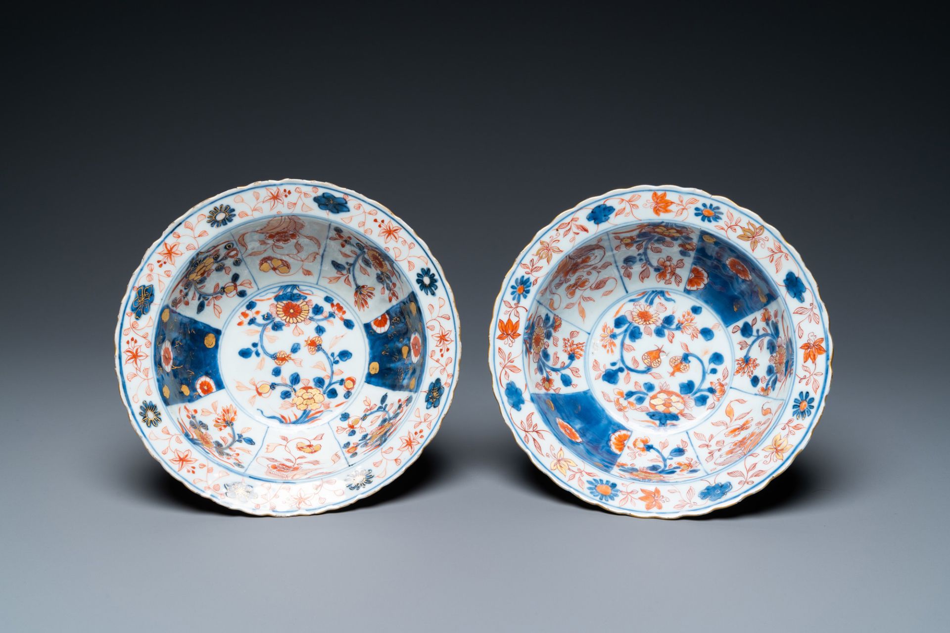 A pair of Chinese Imari-style bowls, Kangxi - Image 6 of 7