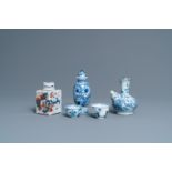 Two Chinese blue and white cups, a covered vase, a kendi and an Imari-style tea caddy, Wanli and Kan