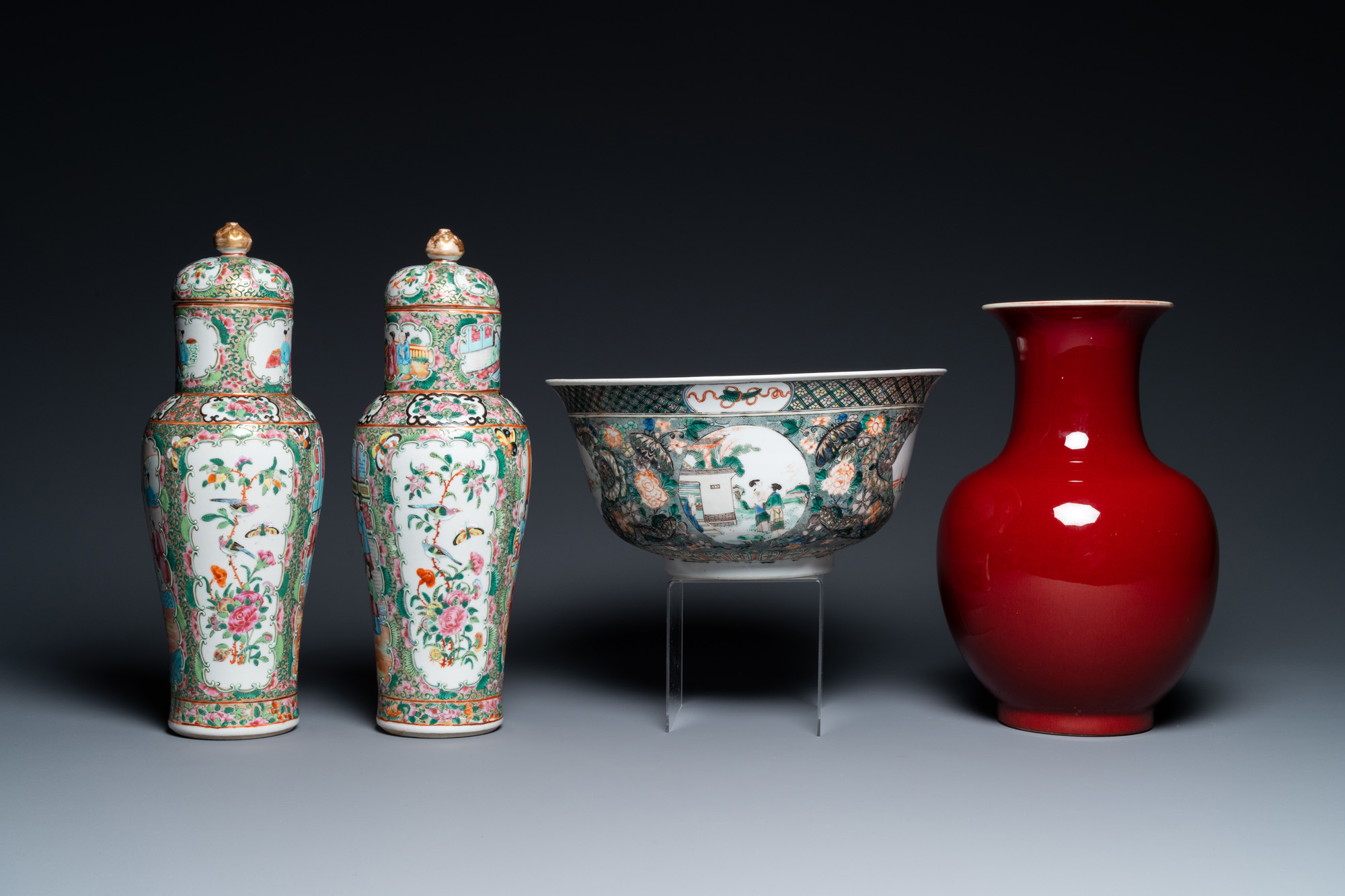 Three Chinese vases, a bowl and a dish, 19/20th C. - Image 3 of 9