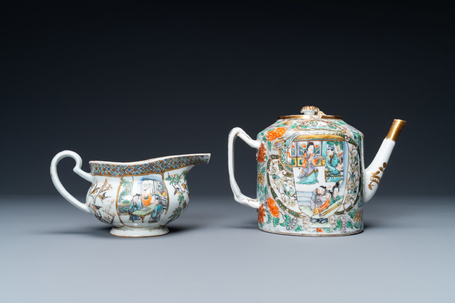 A Chinese Canton famille verte 14-piece tea service in presentation box, 19th C. - Image 17 of 23