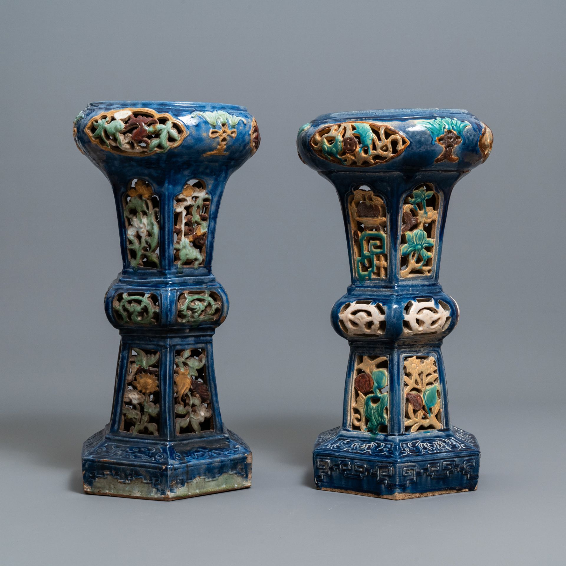 A pair of reticulated Vietnamese polychrome pottery stands, Lai Thieu, 1st half 20th C. - Image 7 of 7