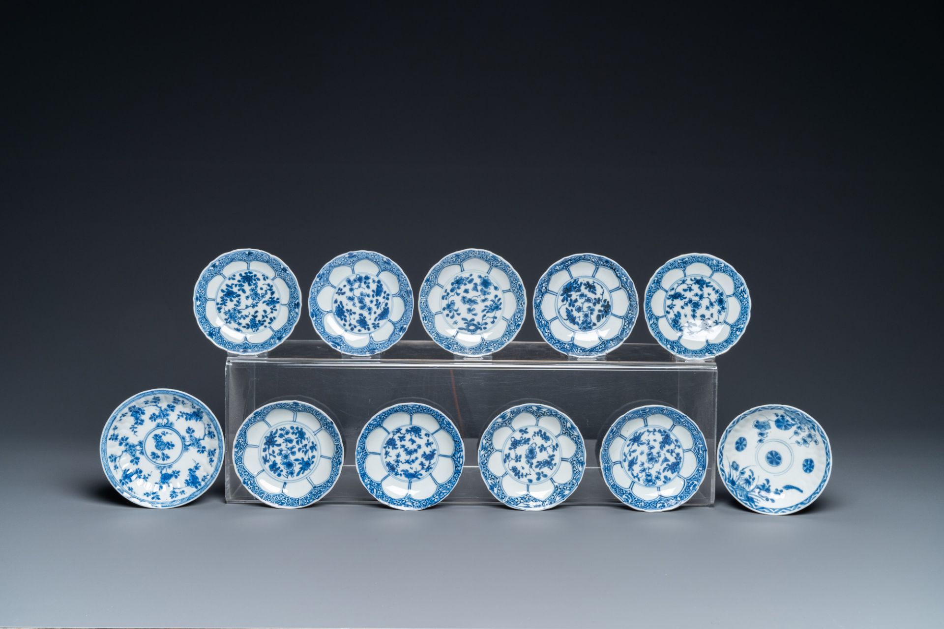 Twenty-three Chinese blue and white saucers and seventeen cups, Kangxi - Image 4 of 17