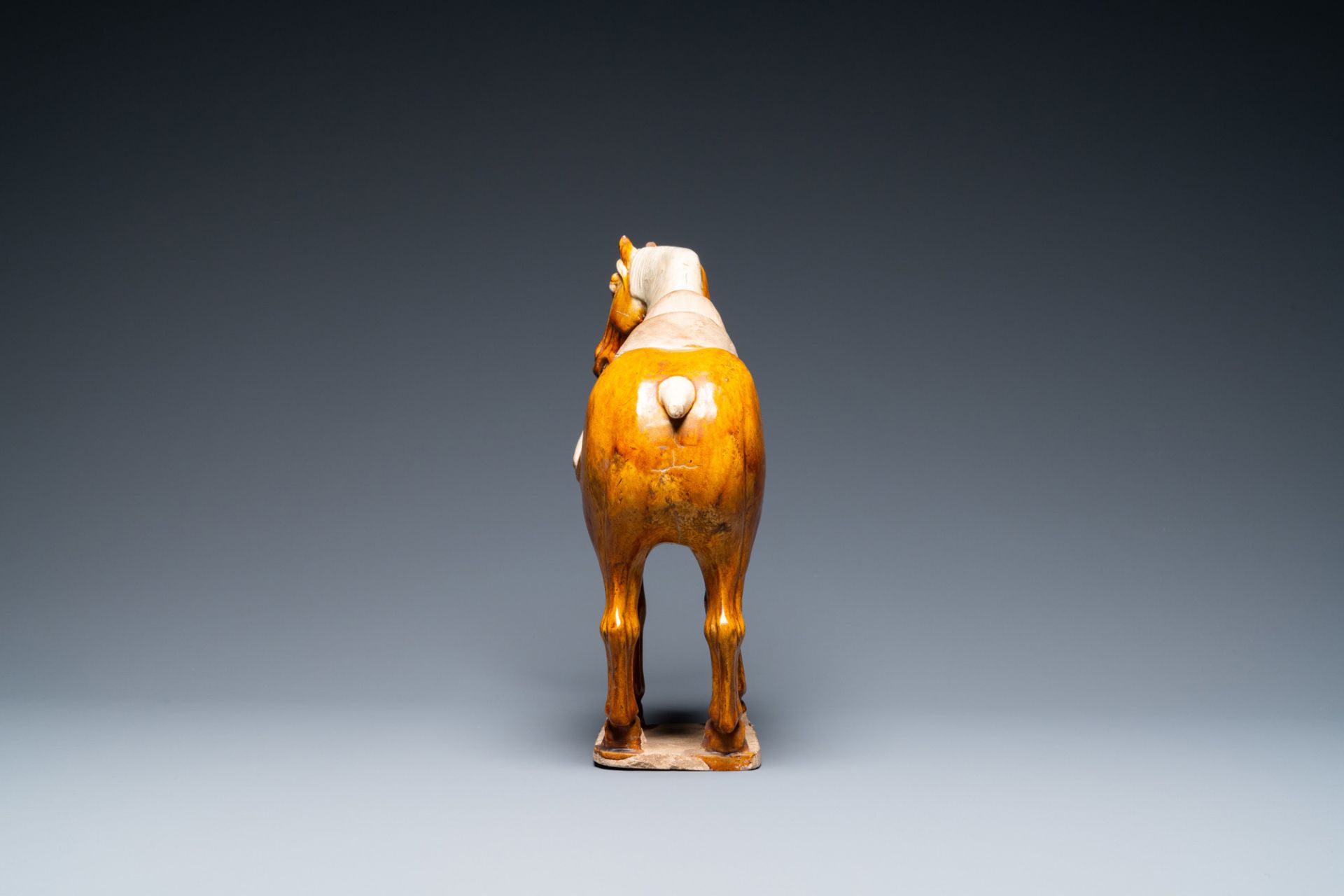 A Chinese amber- and cream-glazed pottery model of a horse, Tang - Image 3 of 7