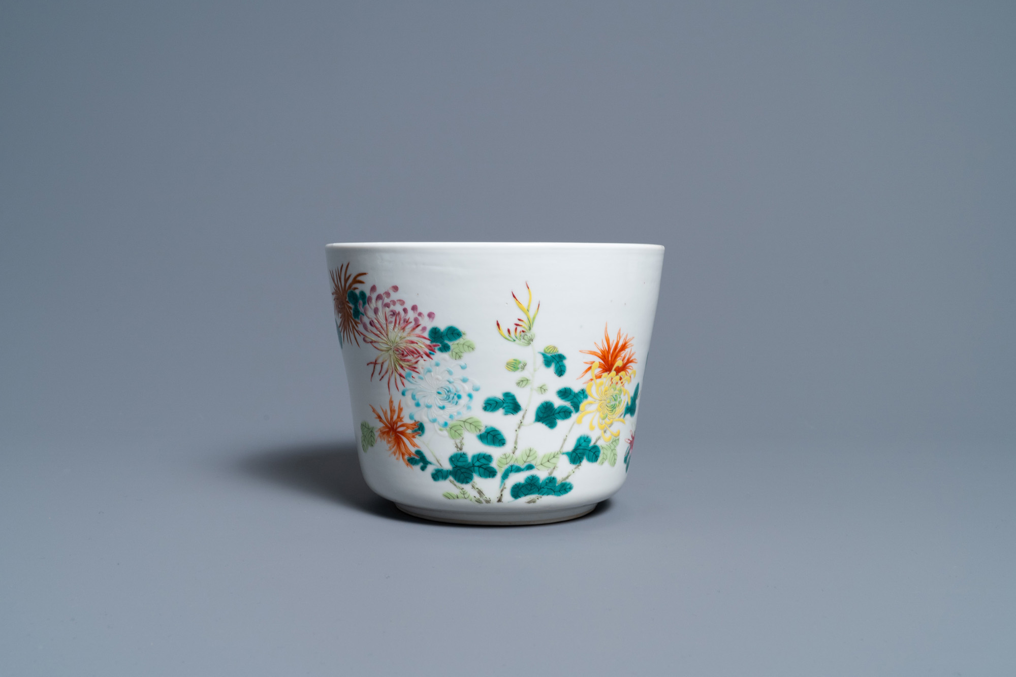 A varied collection of Chinese famille rose and blue and white wares, 18/19th C. - Image 9 of 14