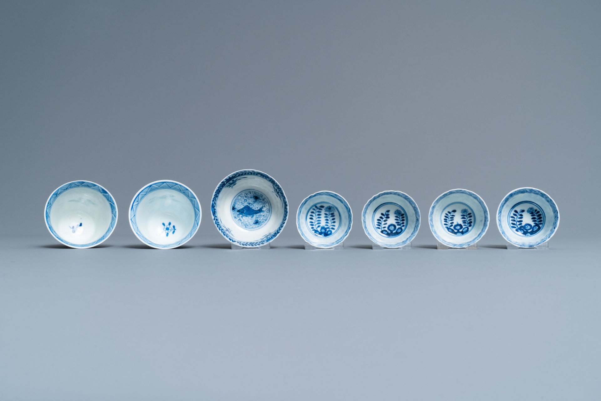 A varied collection of Chinese porcelain, 19th C. - Image 19 of 19