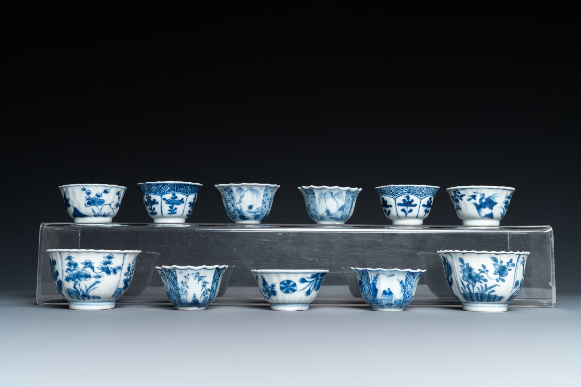 Twenty-three Chinese blue and white saucers and seventeen cups, Kangxi - Image 7 of 17