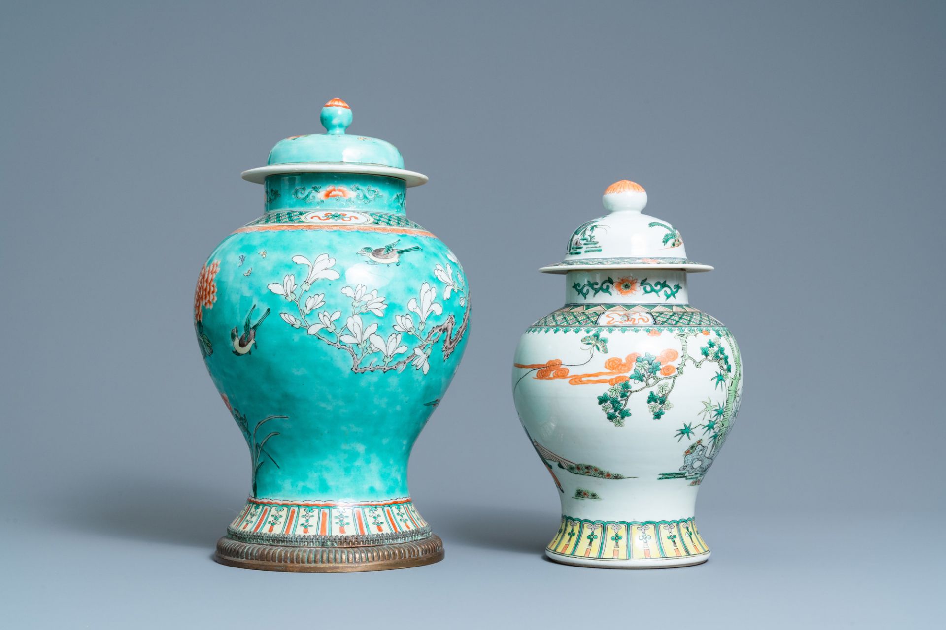 Two Chinese famille verte vases and covers, 19th C. - Image 3 of 8