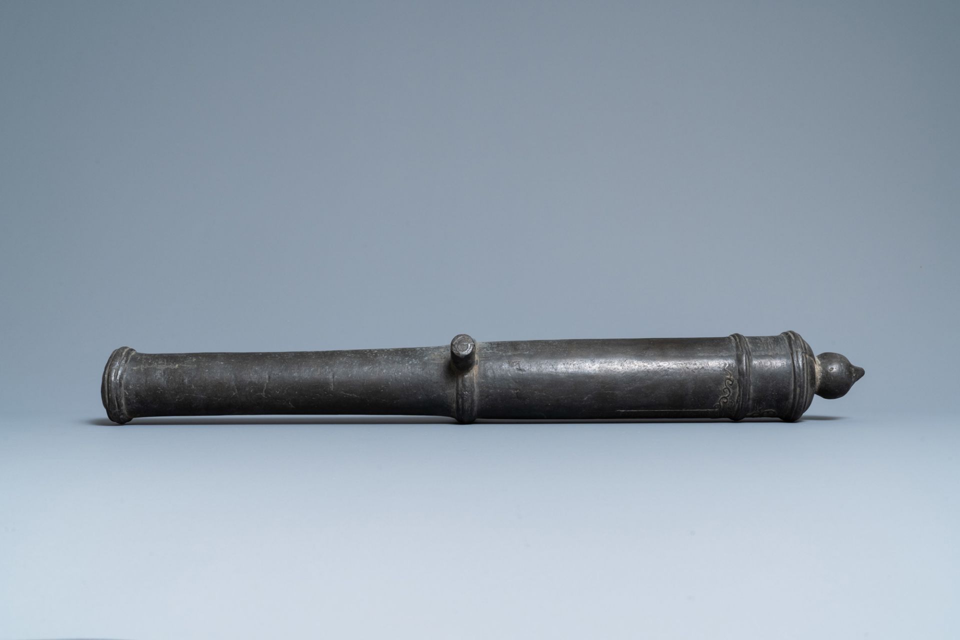A Chinese inscribed bronze cannon, 19th C. - Image 3 of 7
