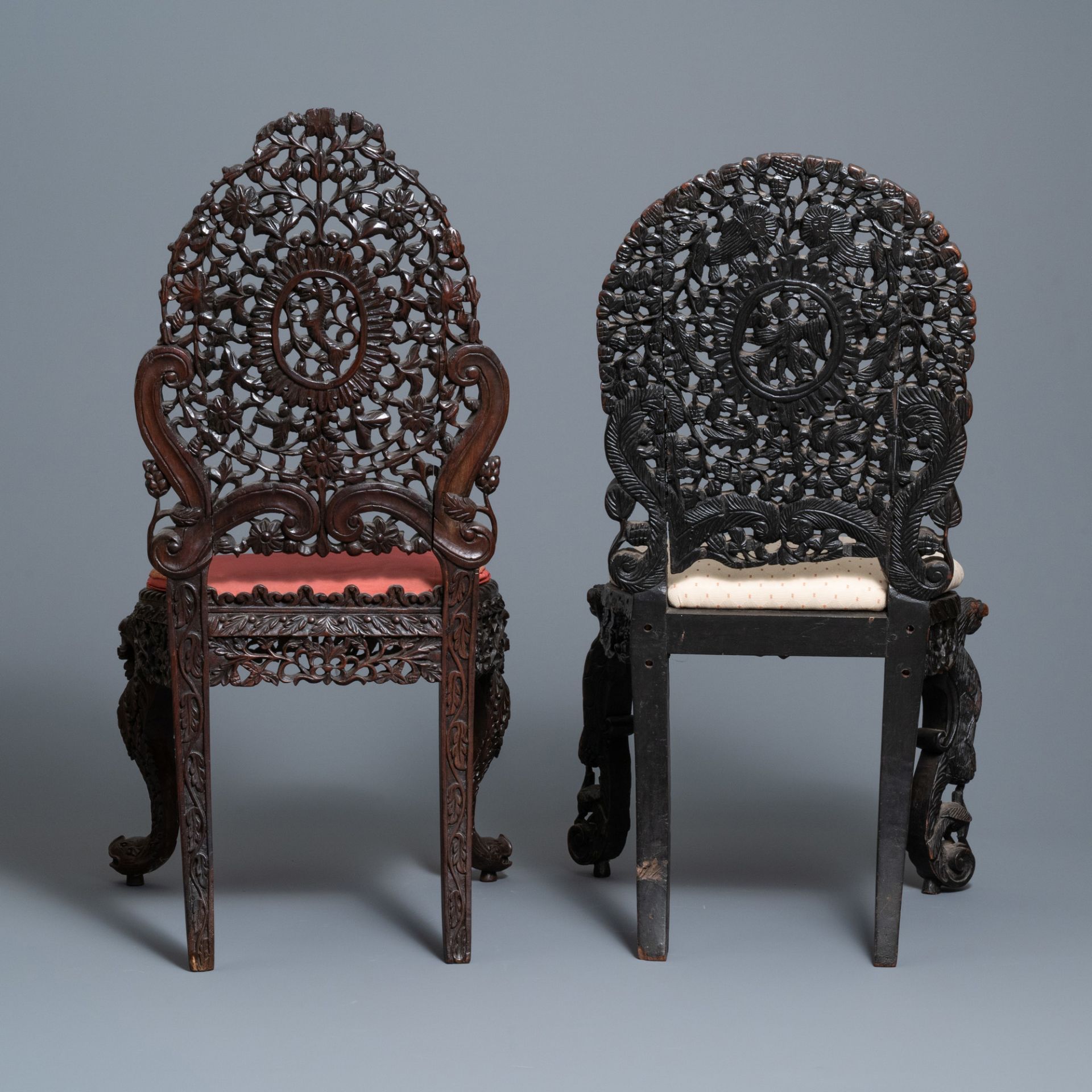 Two Anglo-Indian colonial or Ceylonese reticulated wooden chairs, 18/19th C. - Image 5 of 15