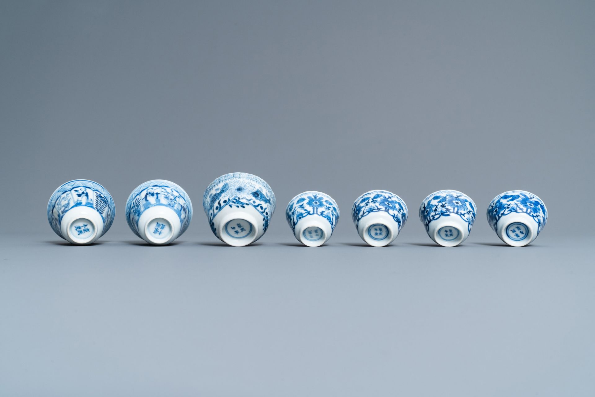 A varied collection of Chinese porcelain, 19th C. - Image 18 of 19