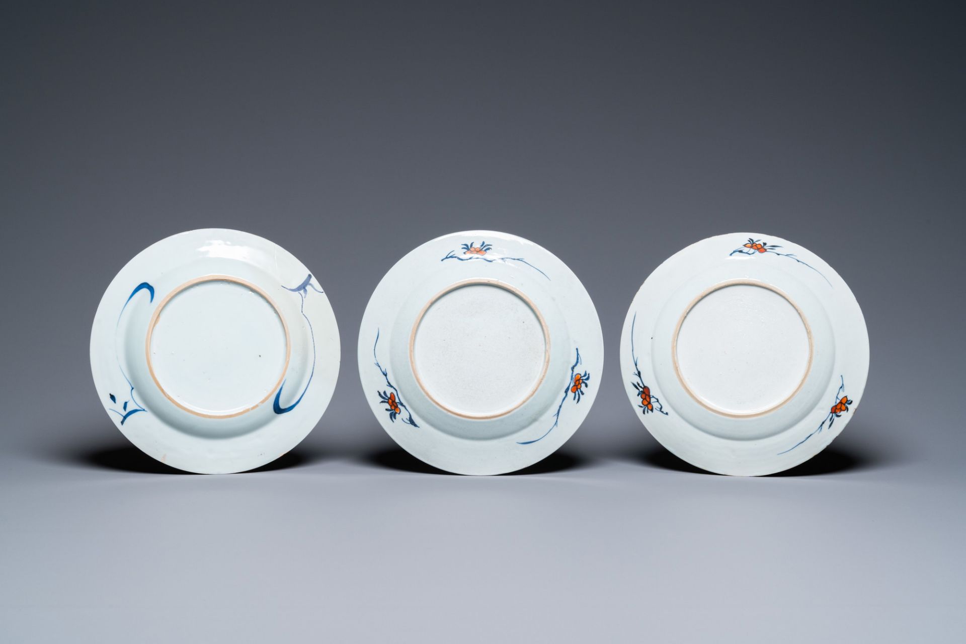 Six Chinese famille rose, verte and Imari-style plates and one dish, Kangxi/Qianlong - Image 6 of 7