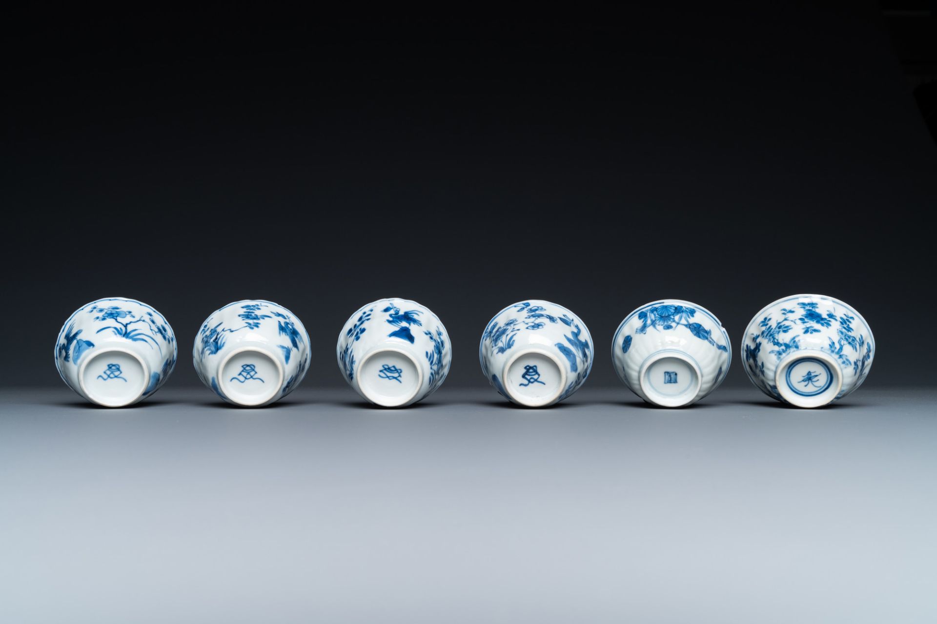 Twenty-three Chinese blue and white saucers and seventeen cups, Kangxi - Image 17 of 17