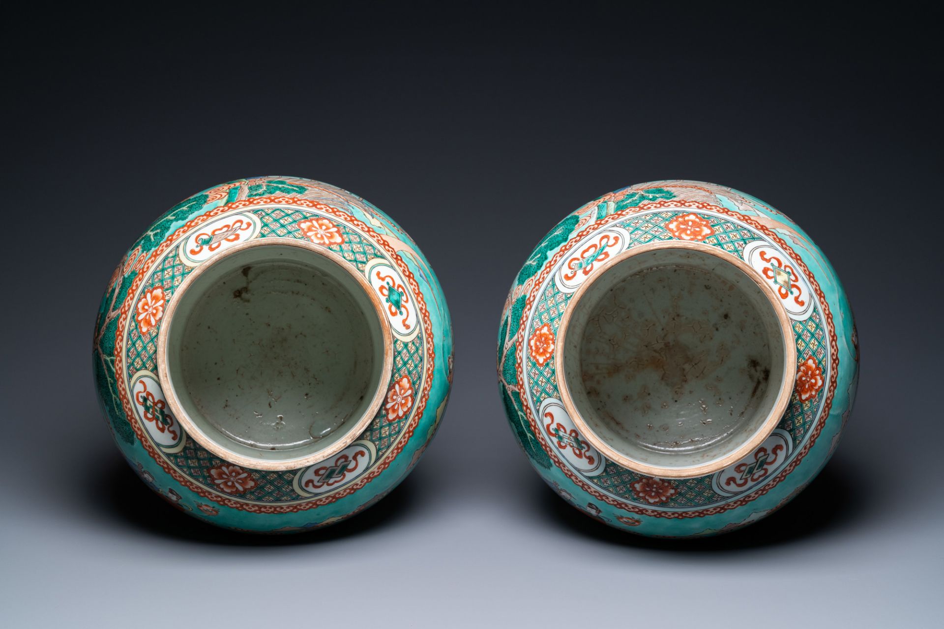 A pair of large Chinese turquoise-ground famille verte vases and covers, 19th C. - Image 6 of 6