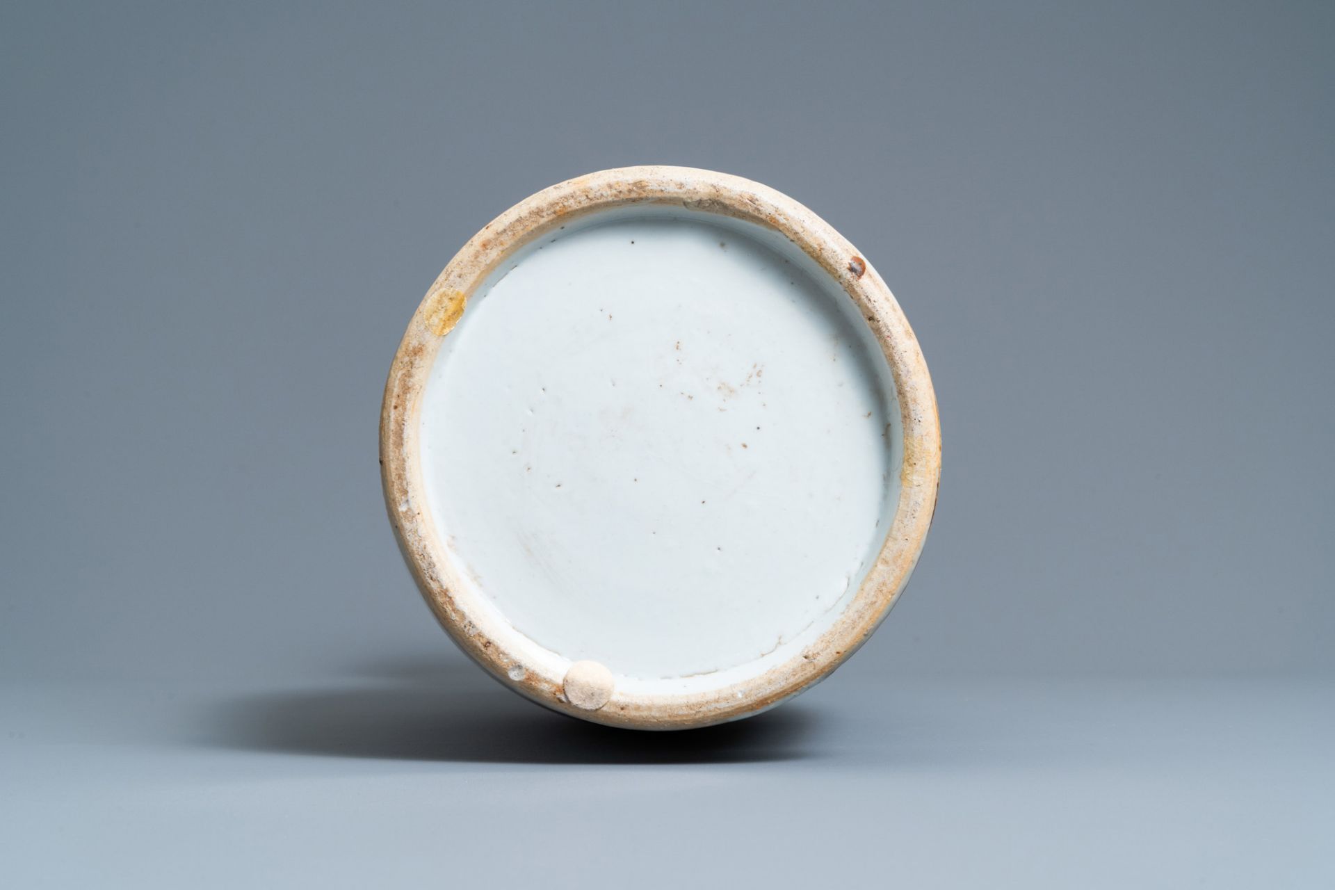 A Chinese blue and white celadon-ground vase, 19th C. - Image 6 of 6