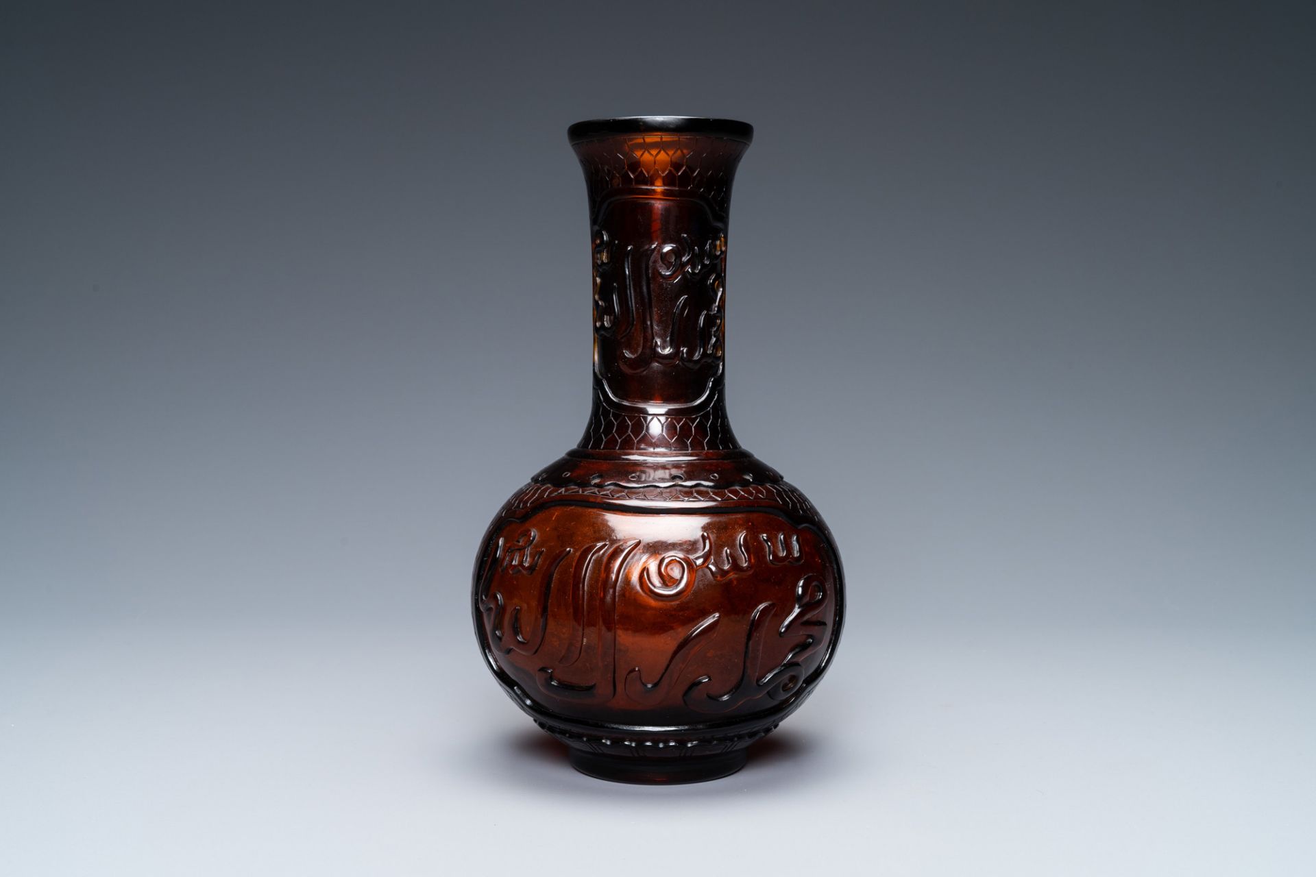 A Chinese Islamic market Beijing glass vase inscribed 'Allah' and 'Muhammad the Prophet', 18/19th C. - Image 5 of 10