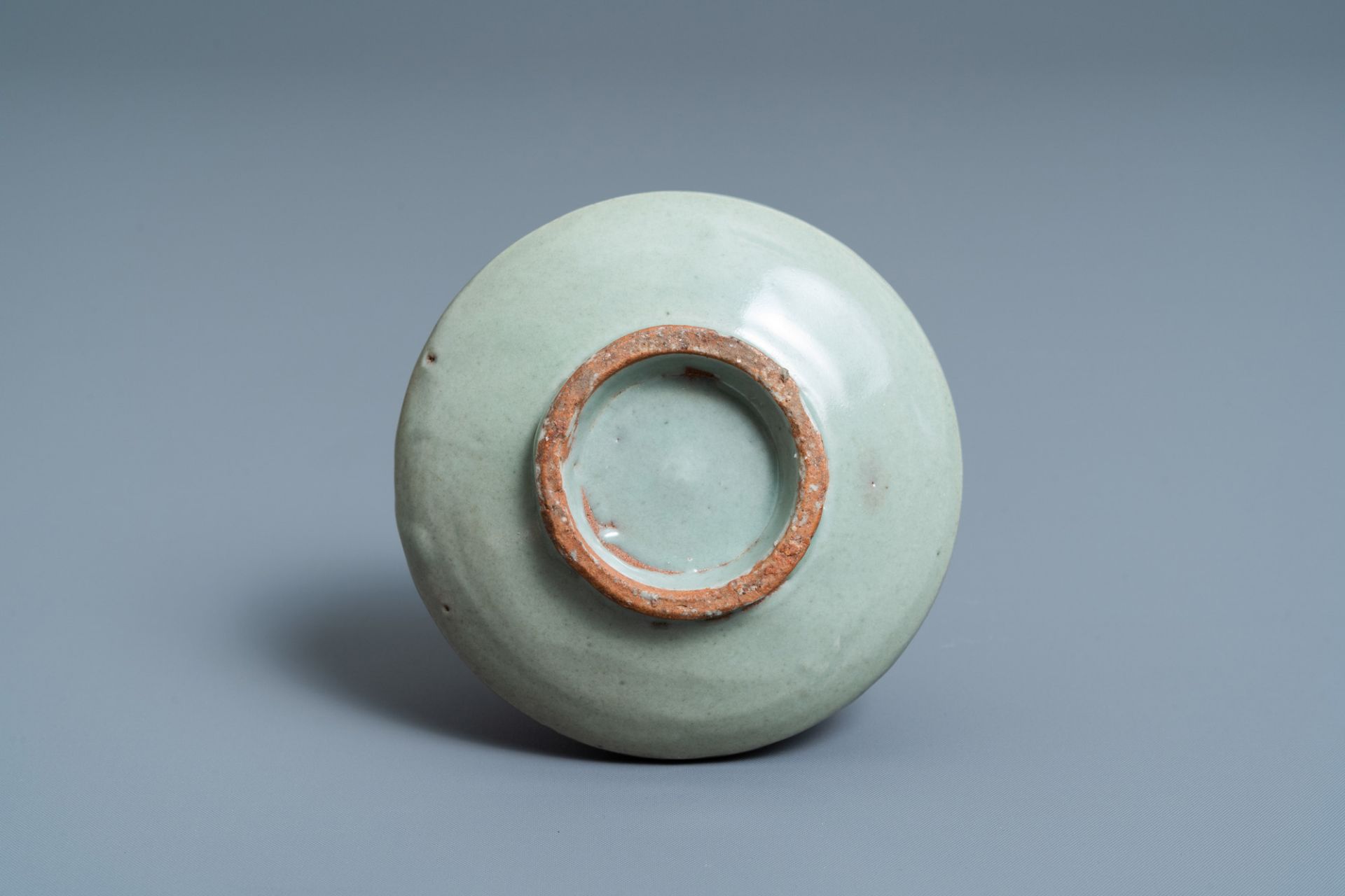 A Korean slip-inlaid celadon water dropper or oil bottle, probably Goryeo, 14/15th C. - Image 7 of 7