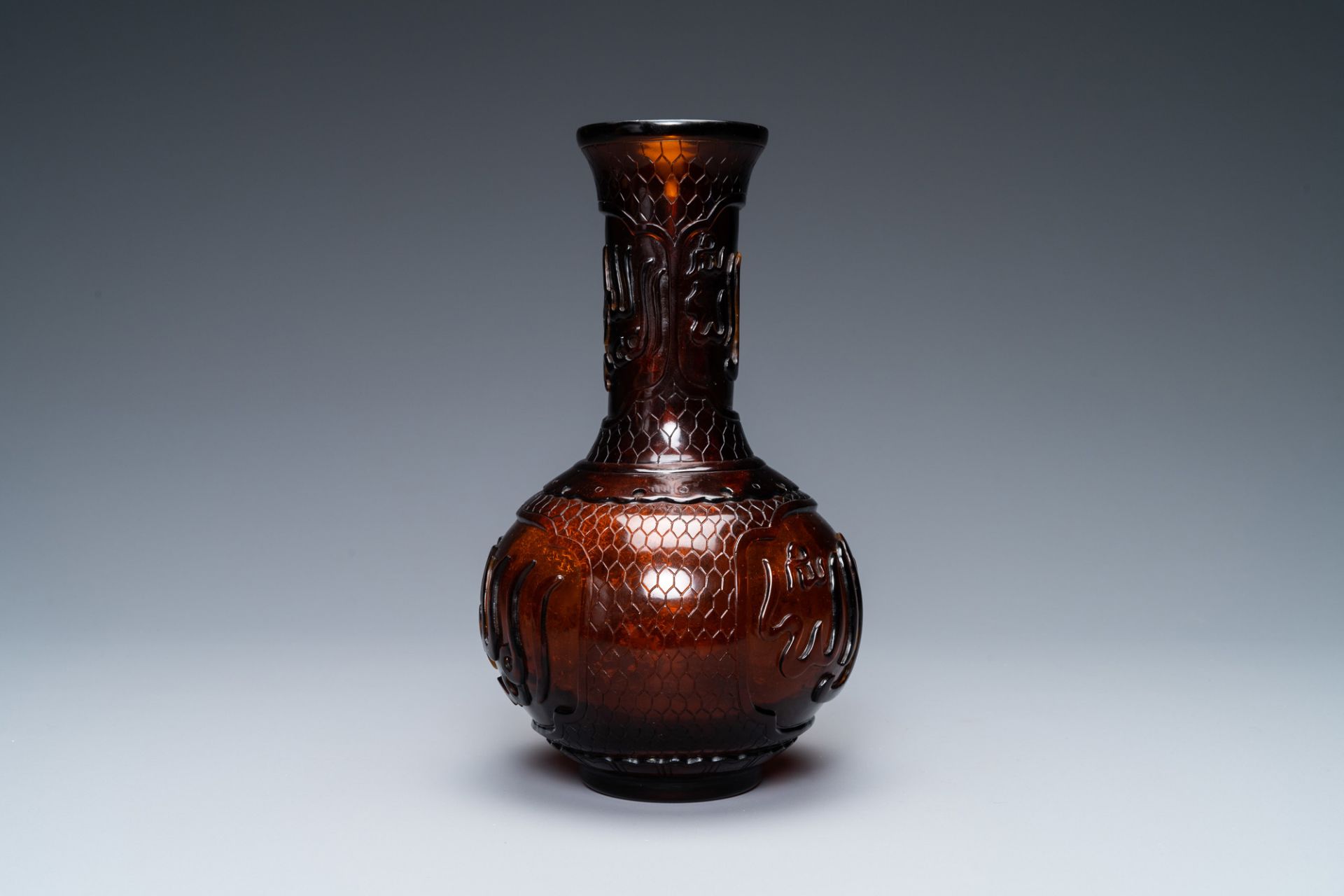 A Chinese Islamic market Beijing glass vase inscribed 'Allah' and 'Muhammad the Prophet', 18/19th C. - Image 8 of 10