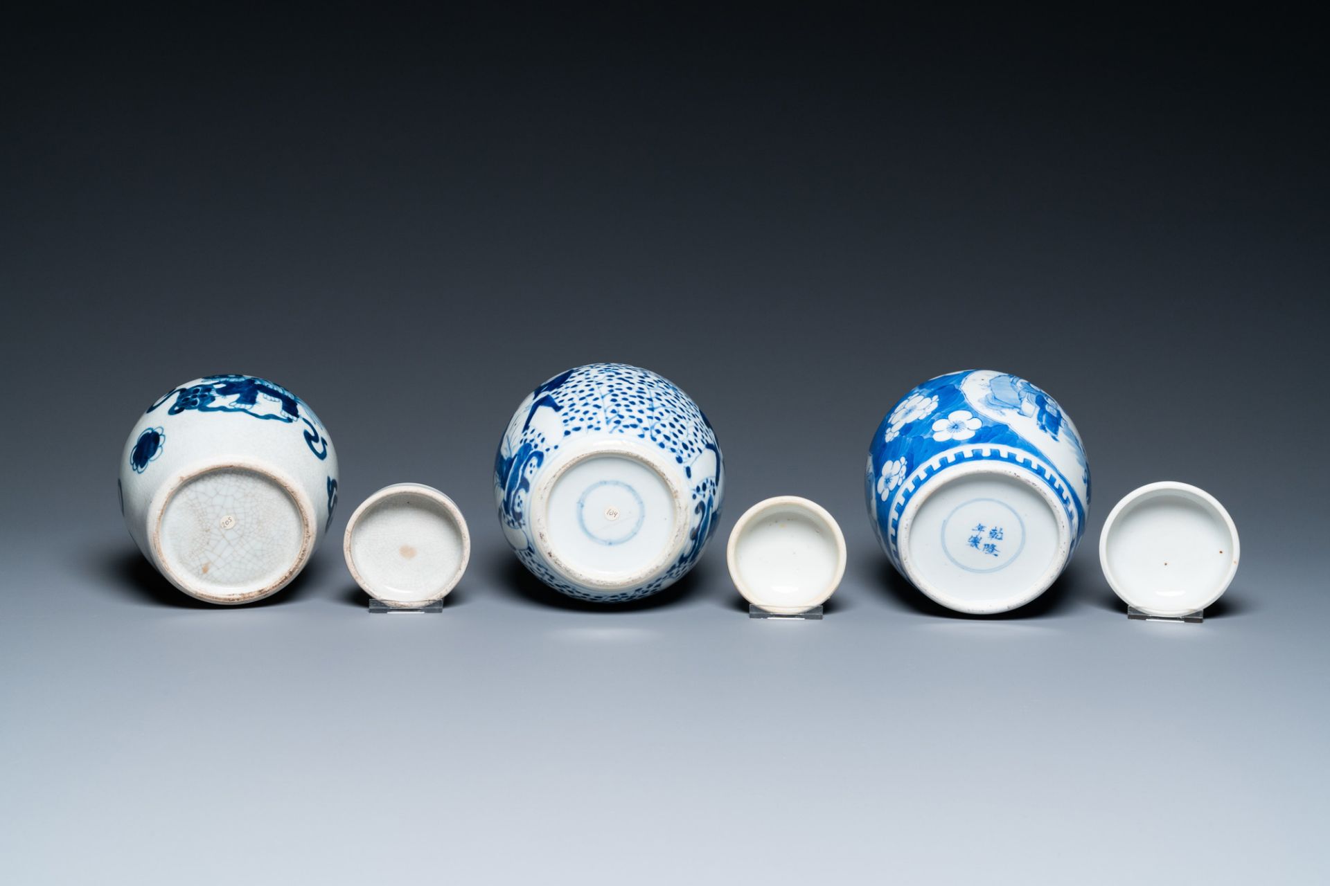 Fourteen Chinese blue and white vases, 18/20th C. - Image 9 of 15